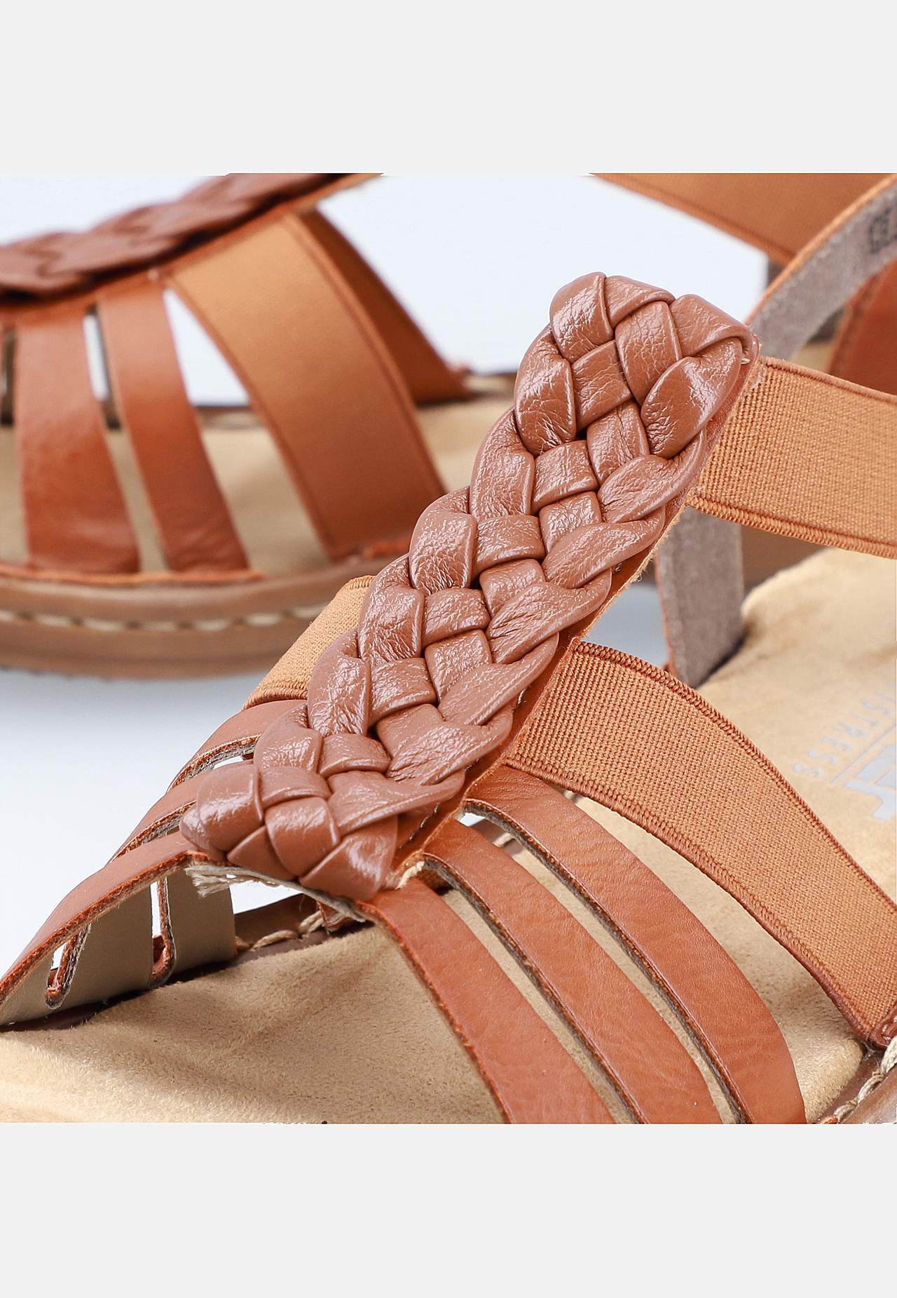 Sandaler med flettedetaljer