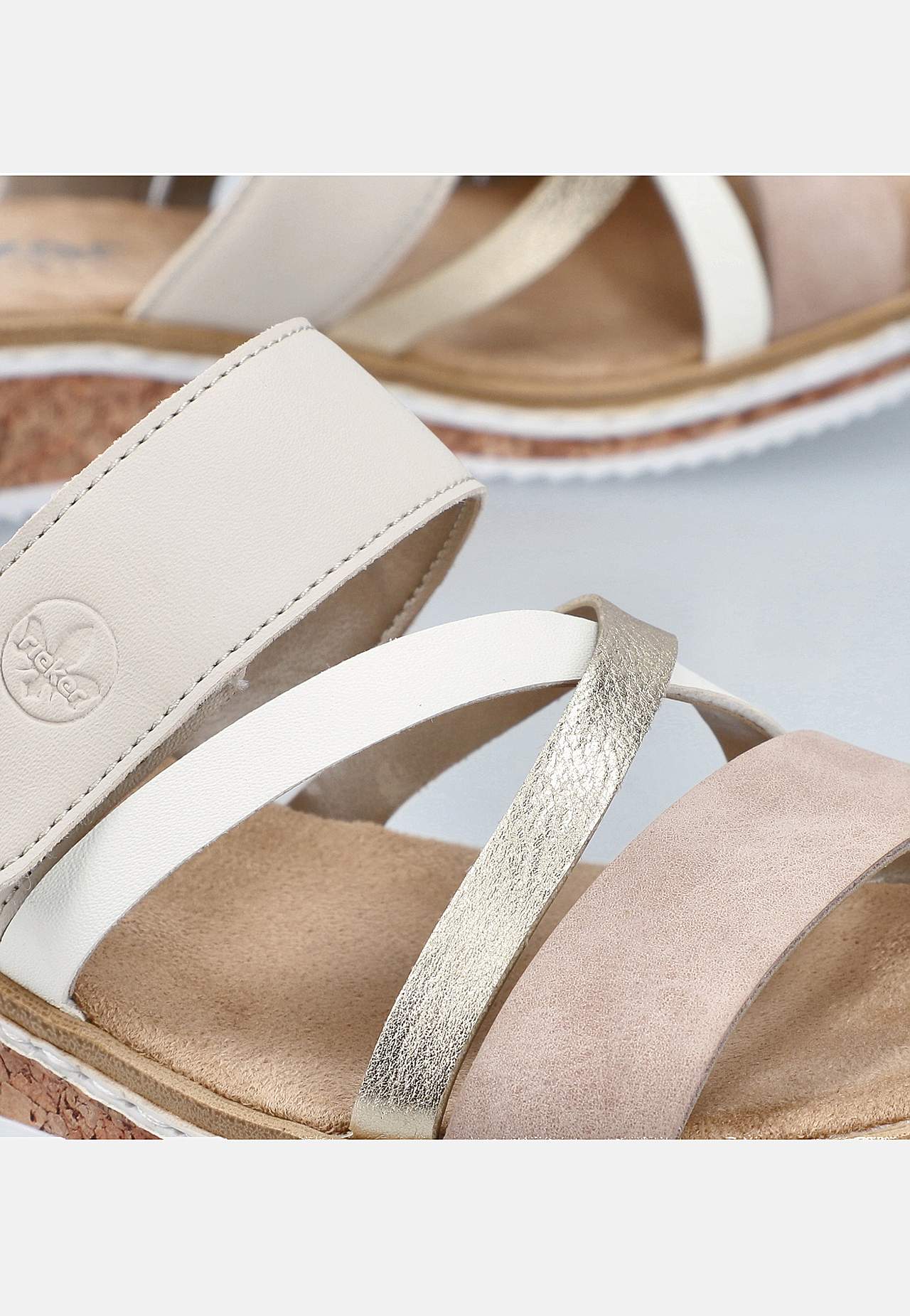 Sandaler med dekorative stropper