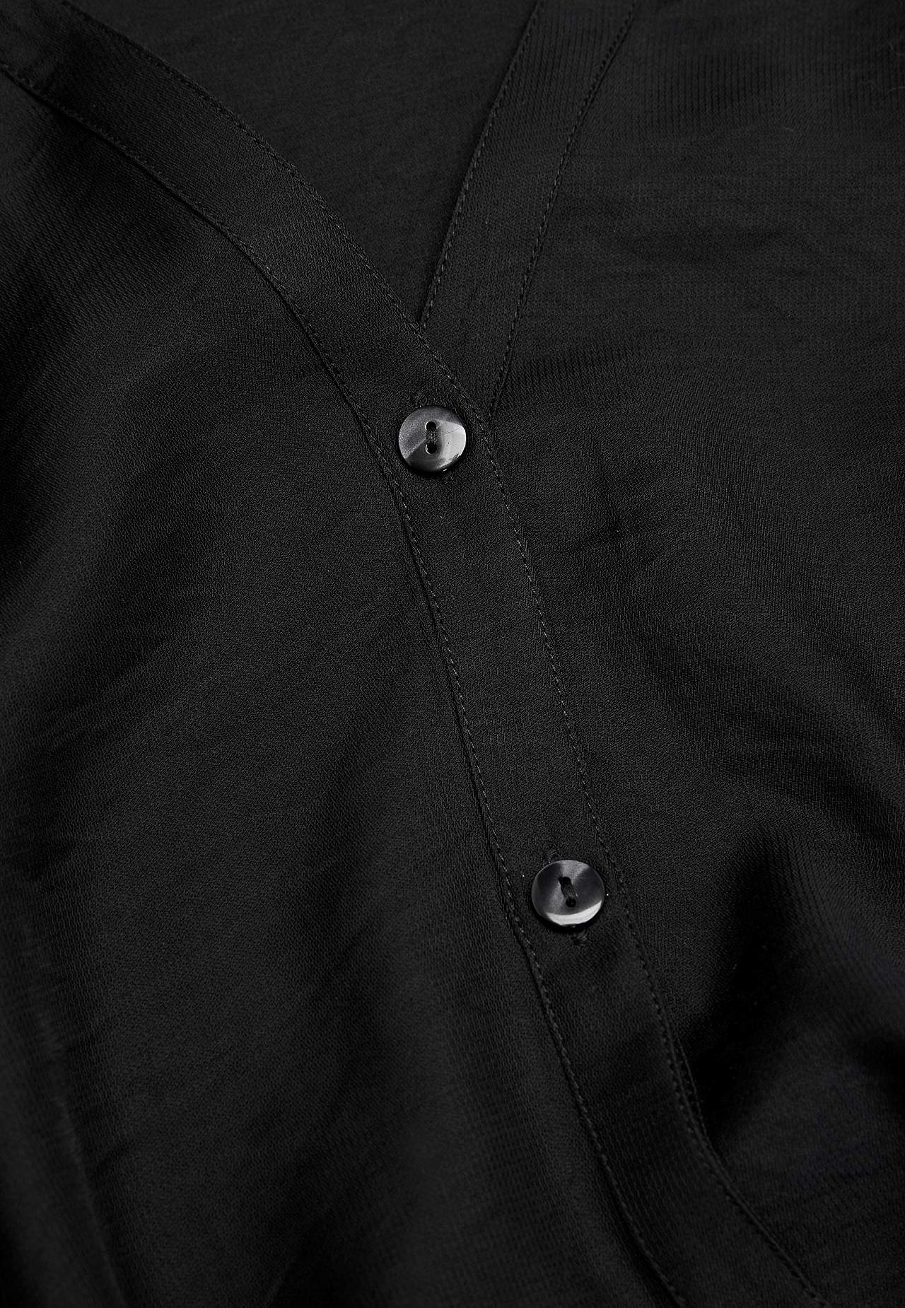 Vevet bluse med knapper