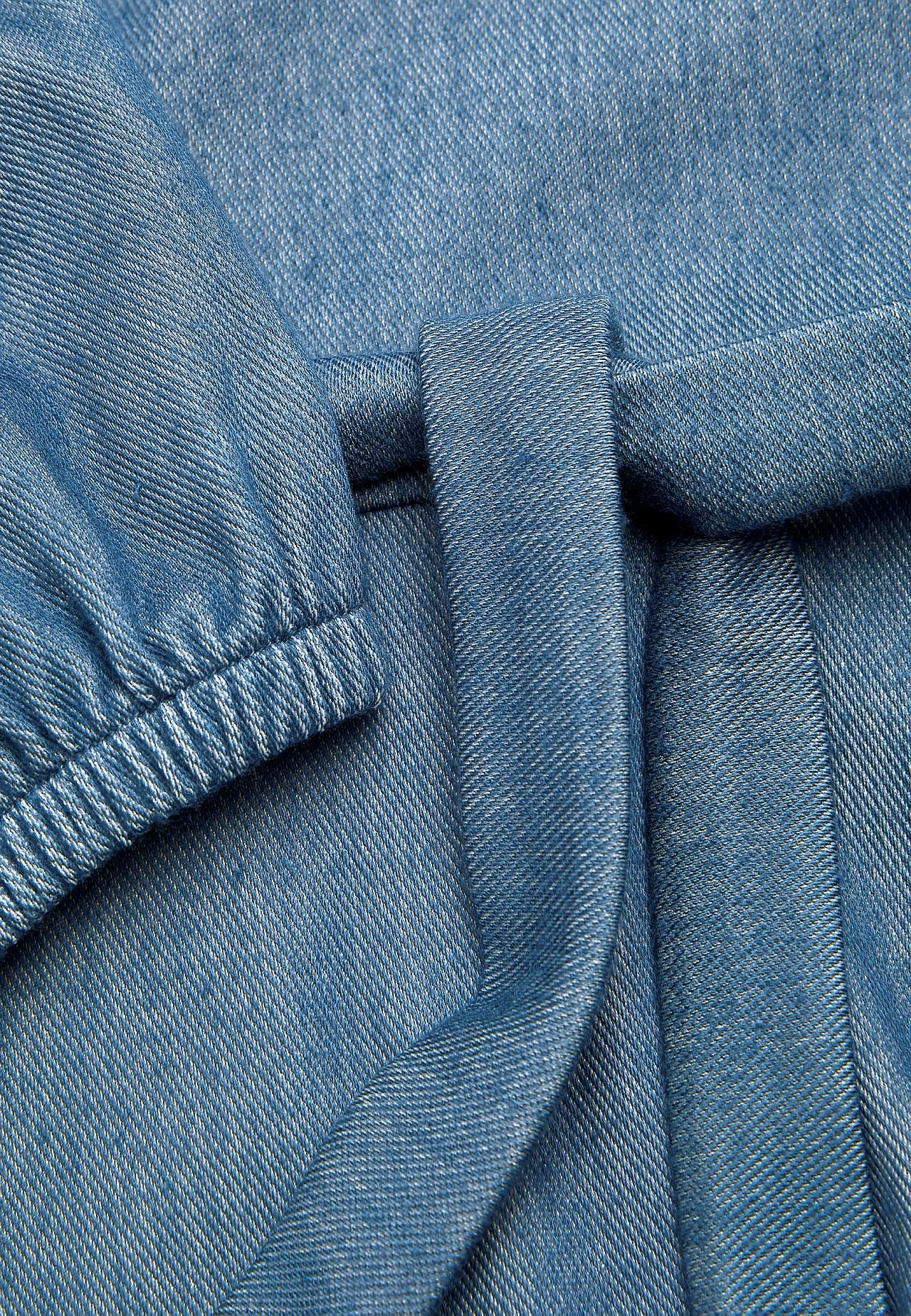 Kjole i denimtrikot med knytbart belte