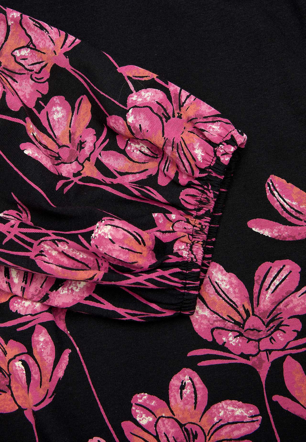 Jerseytopp med et blomstermønster