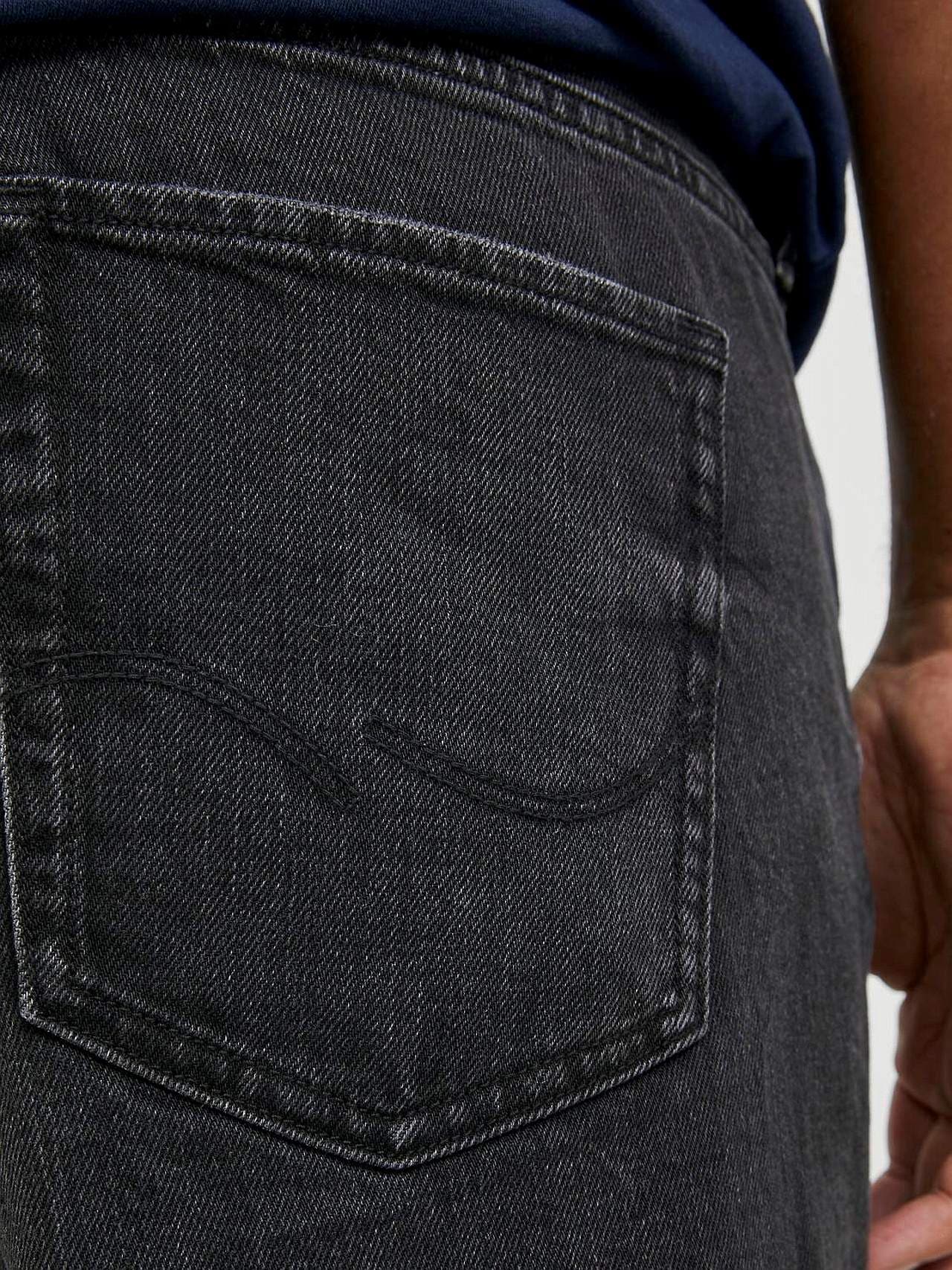 Jeans med avsmalnende bein