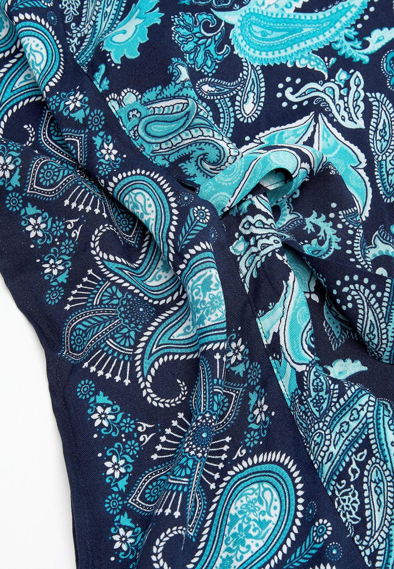 Strandkaftan med knytebelte og et paisleymønster