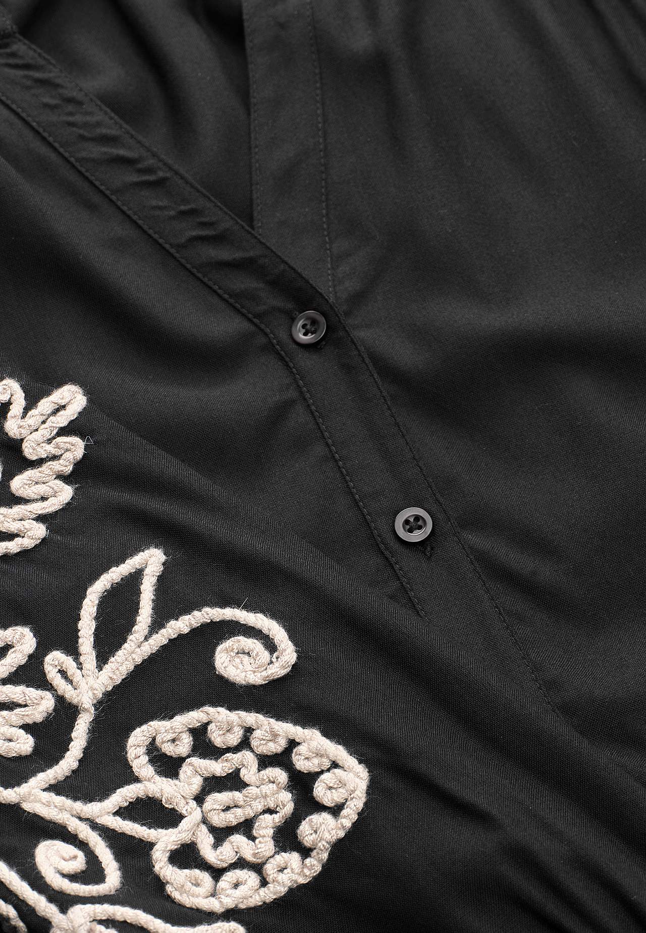 Bluse med broderi