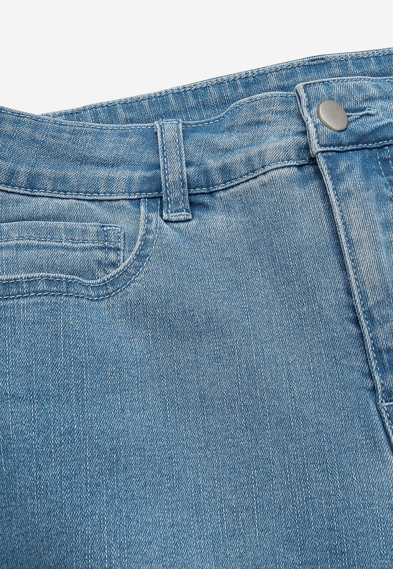 Caprijeans med design med fem lommer