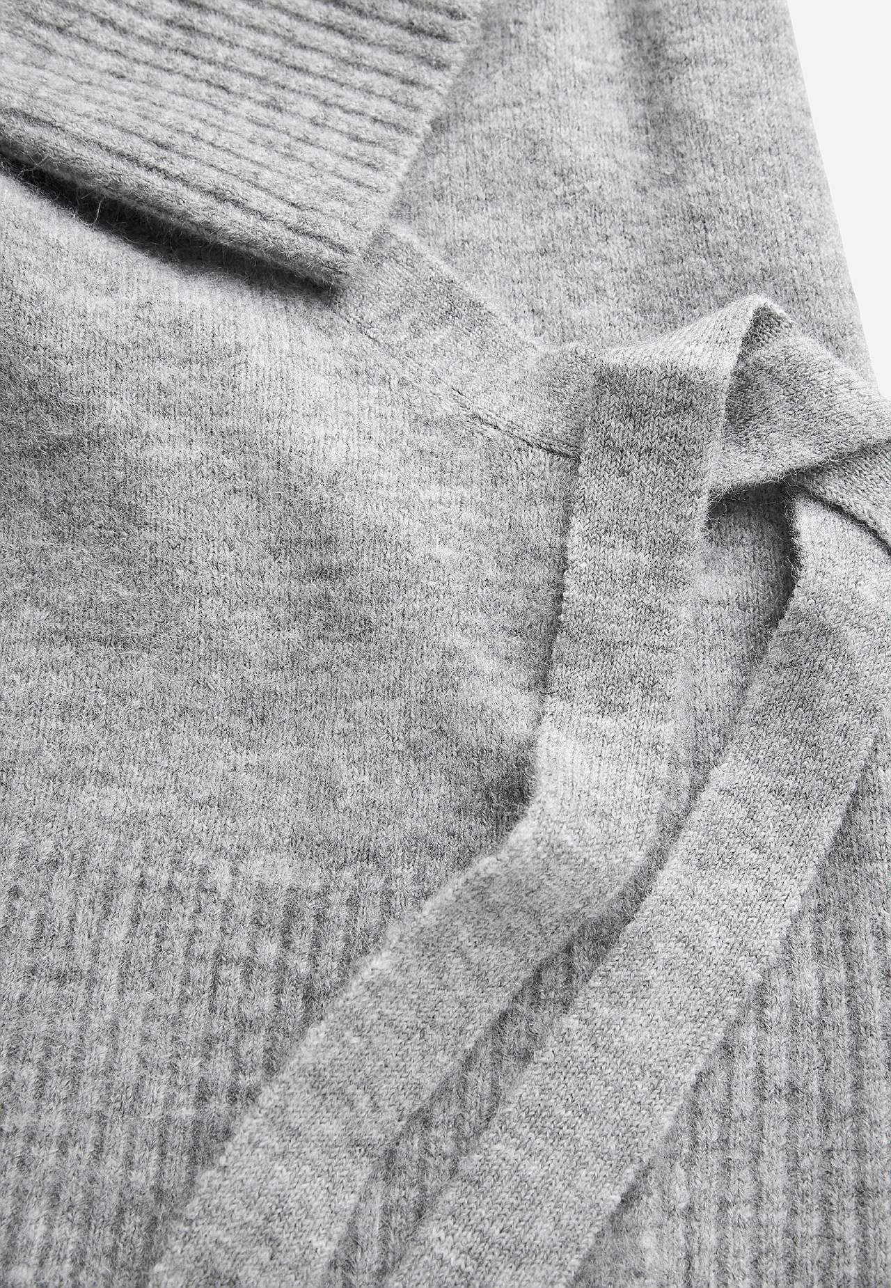 Strikket cardigan med omslagsdesign