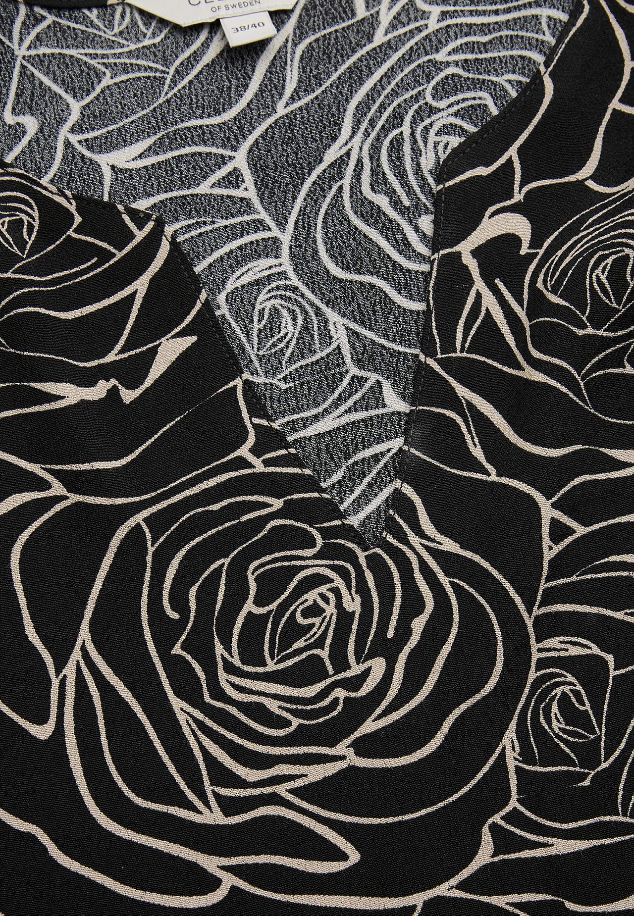 Bluse i viskose med et blomstermønster