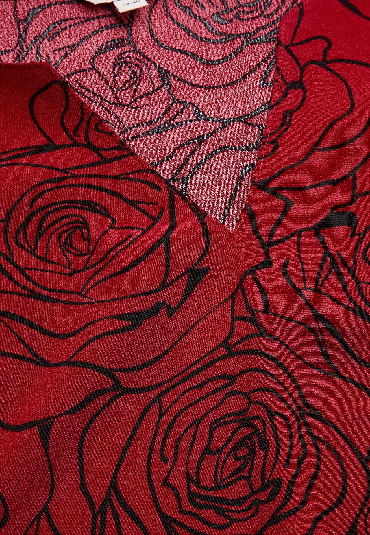Bluse i viskose med et blomstermønster
