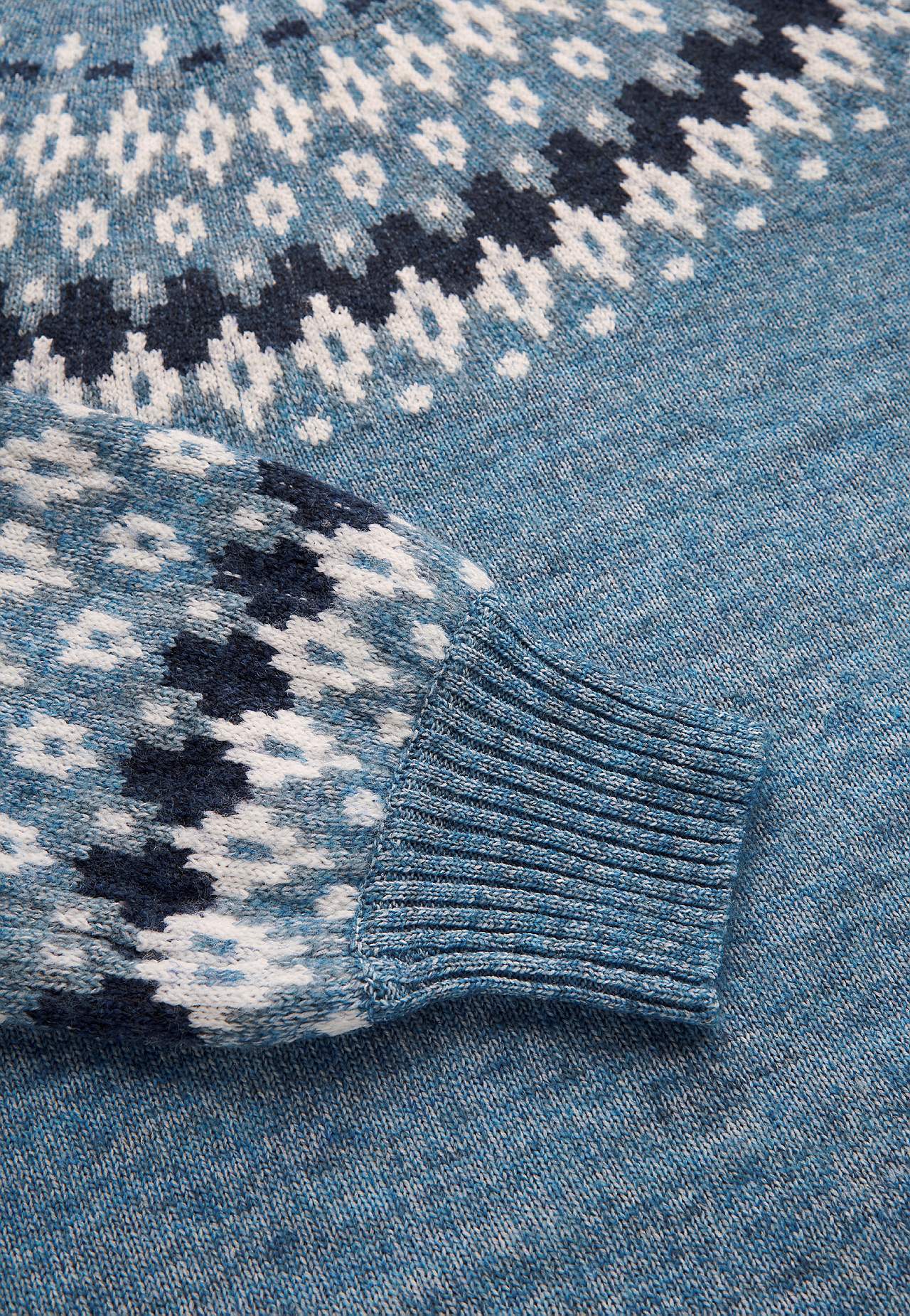 Strikket, jacquard-mønster genser