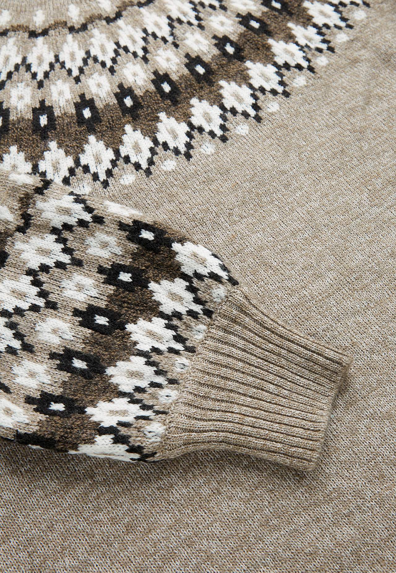 Strikket, jacquard-mønster genser