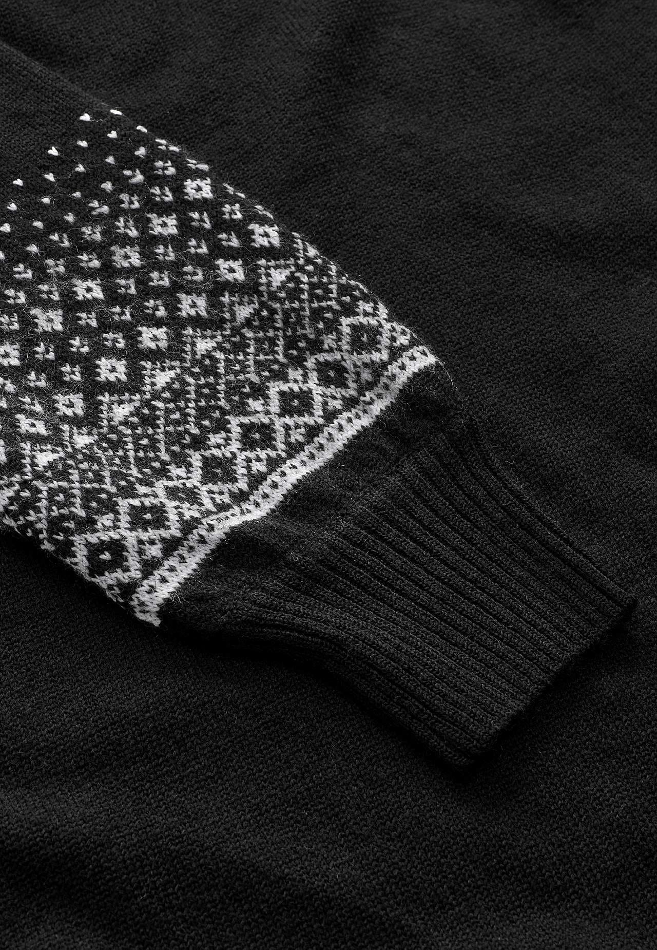 Strikket kjole med jacquard- mønstrede ermer