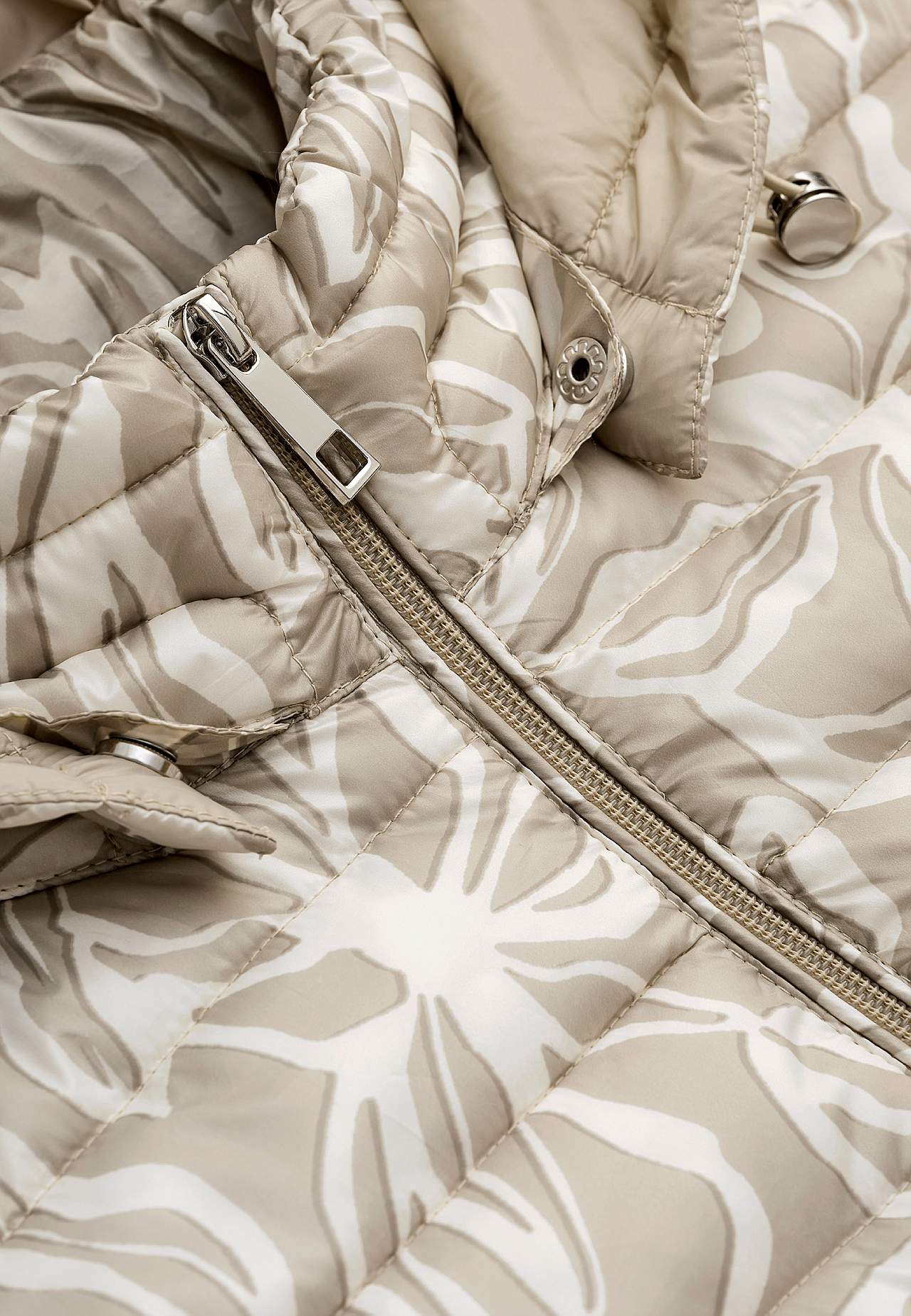 Vattert, mønstret lettvektsjakke