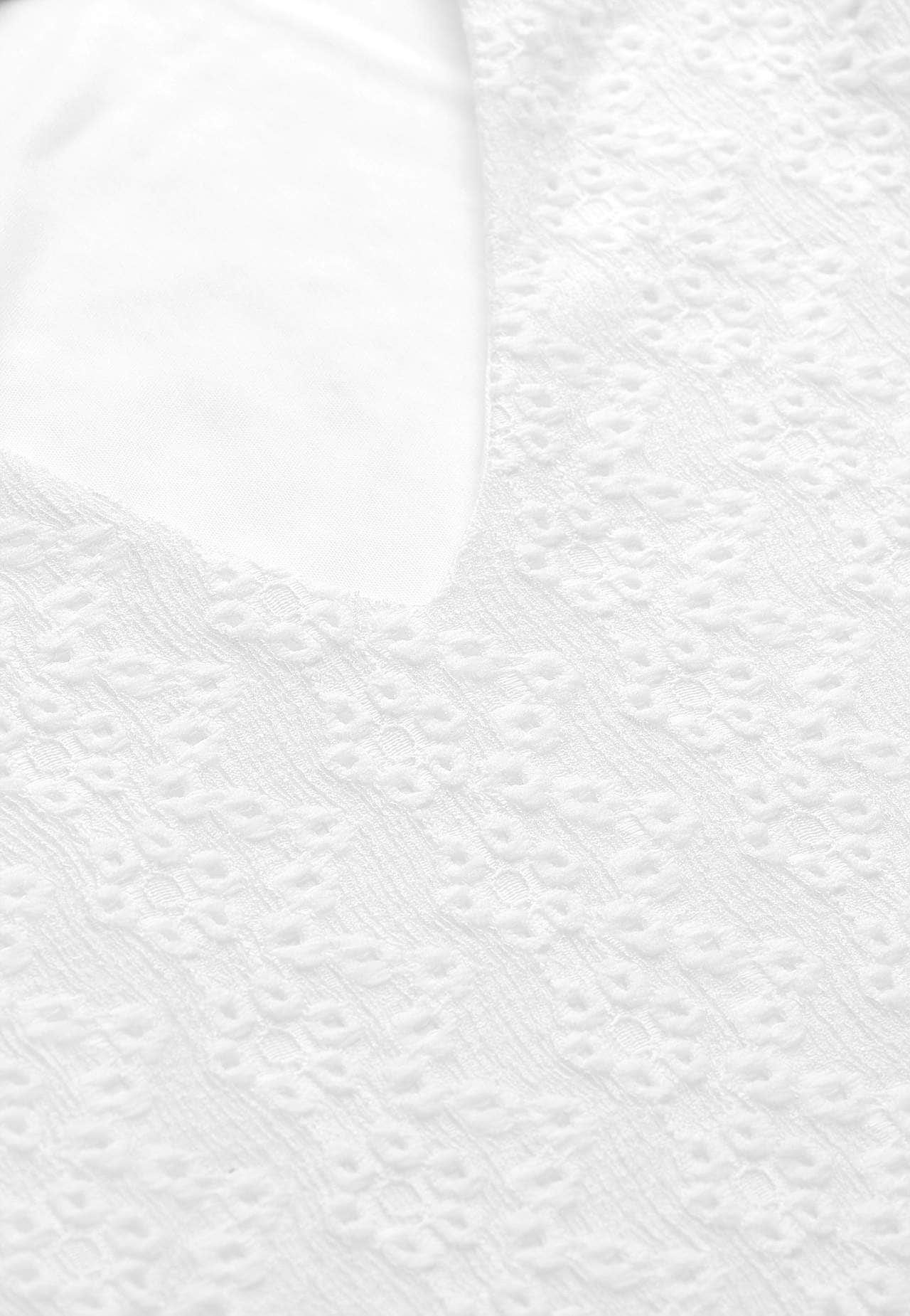 Jersey-kjole med hullbroderi