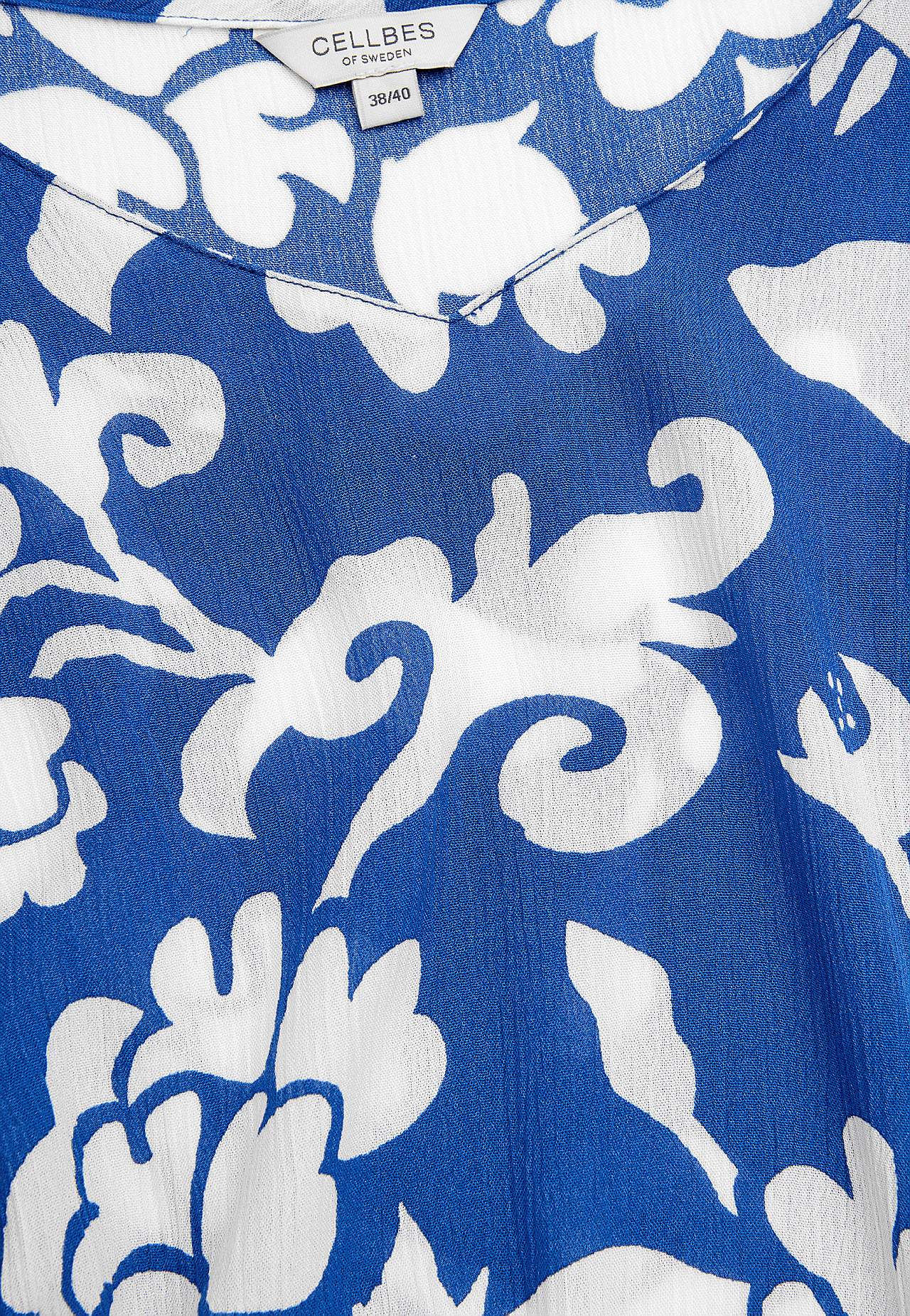 Bluse i viskosekrepp