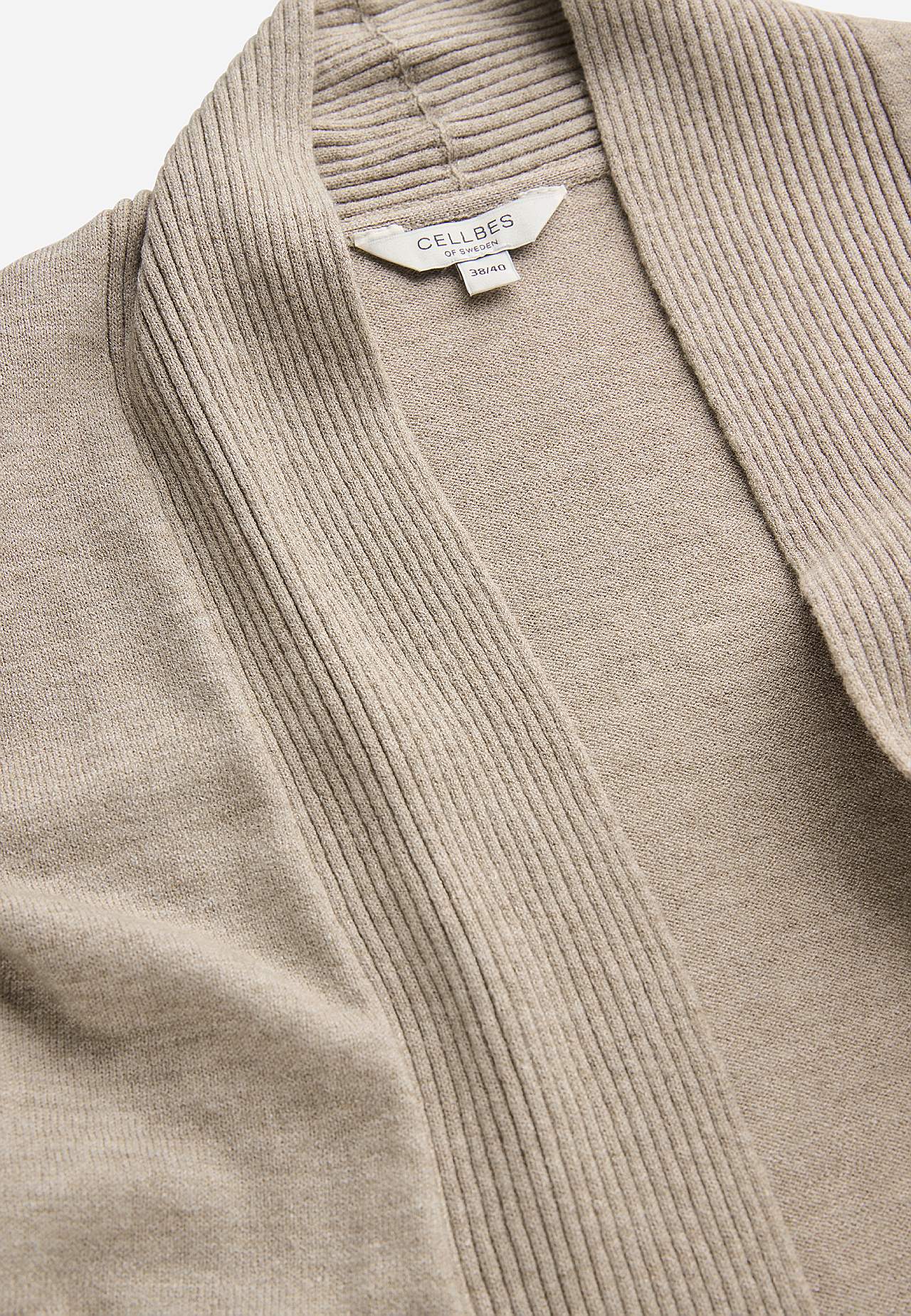 Finstrikket cardigan
