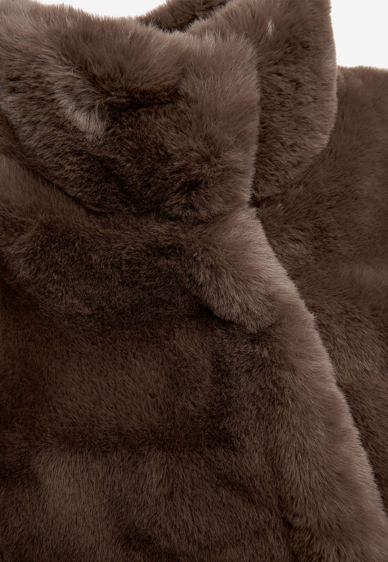 Kåpe med myk pelsimitasjon