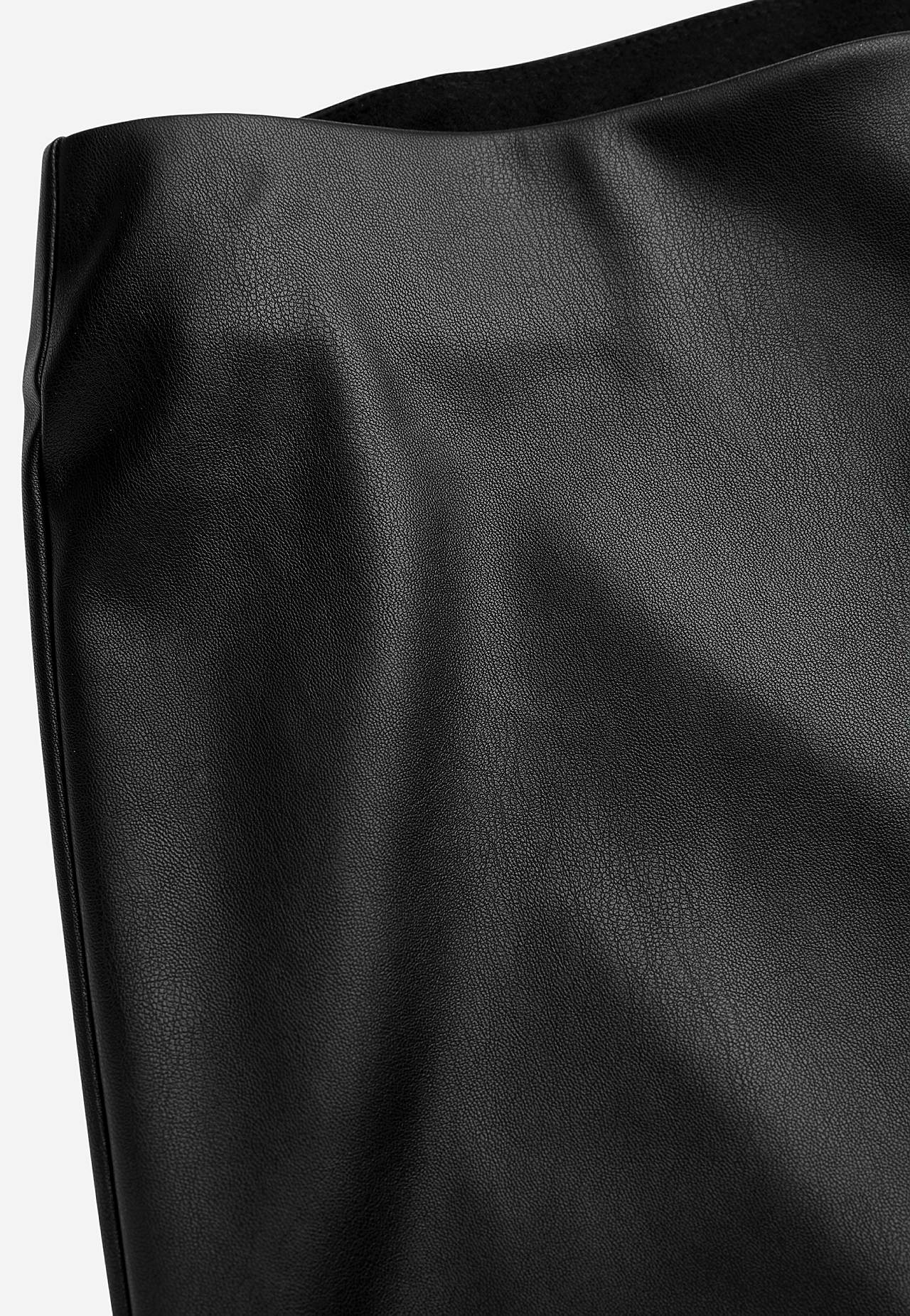 Ankellang bukse i skinnimitasjon