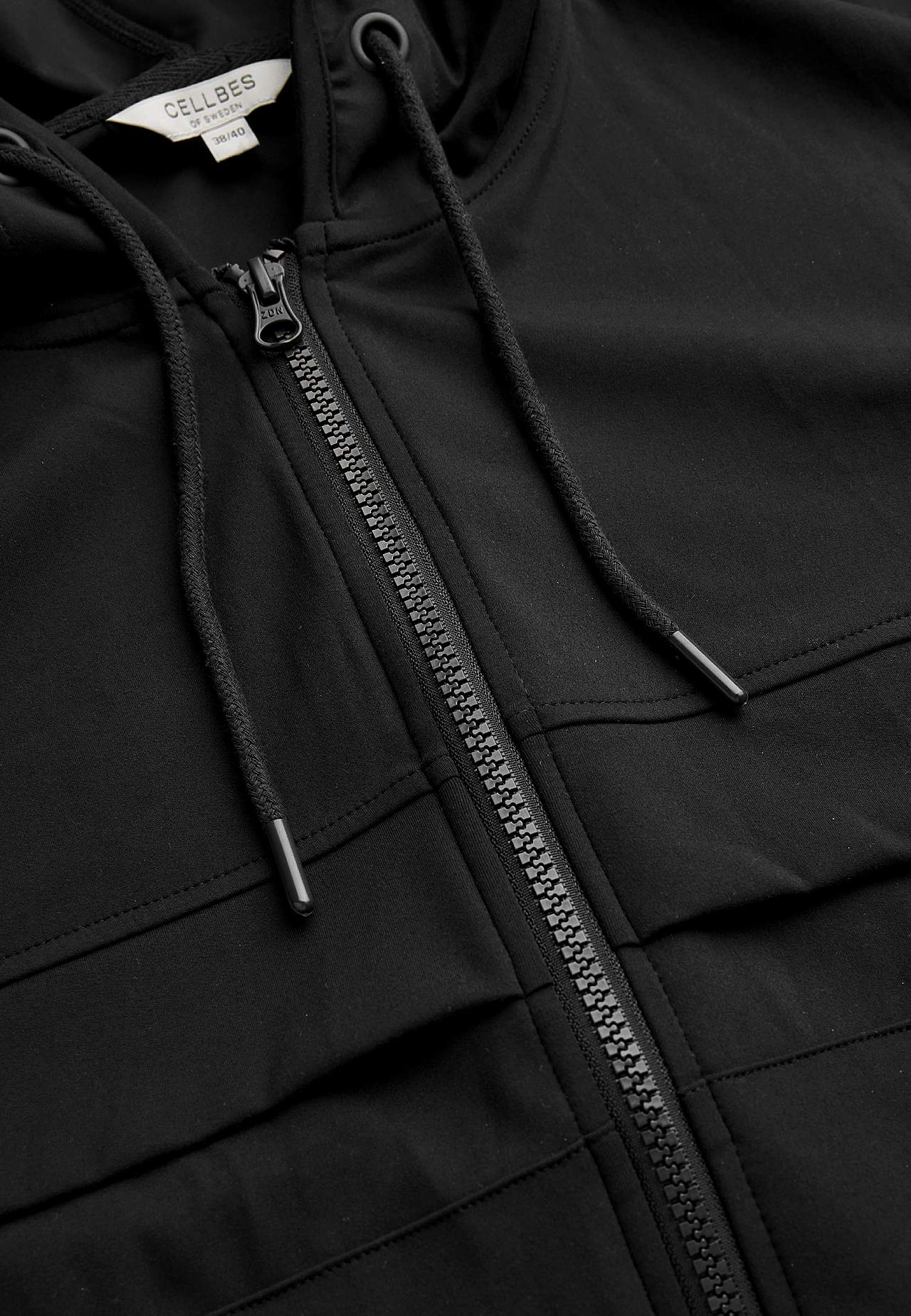 Allsidig jakke med hette Daria