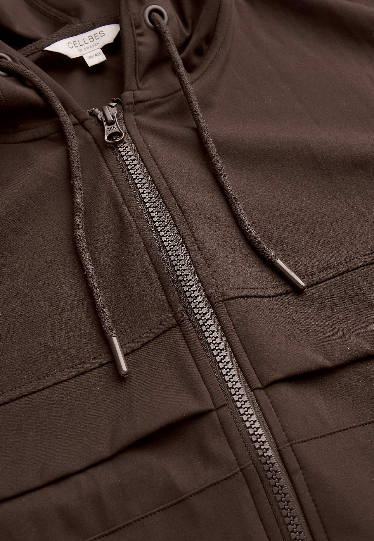 Allsidig jakke med hette Daria