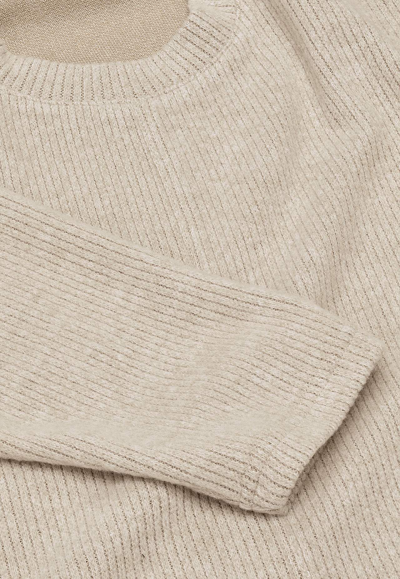 Supermyk genser med dekorativ midtsøm Beata