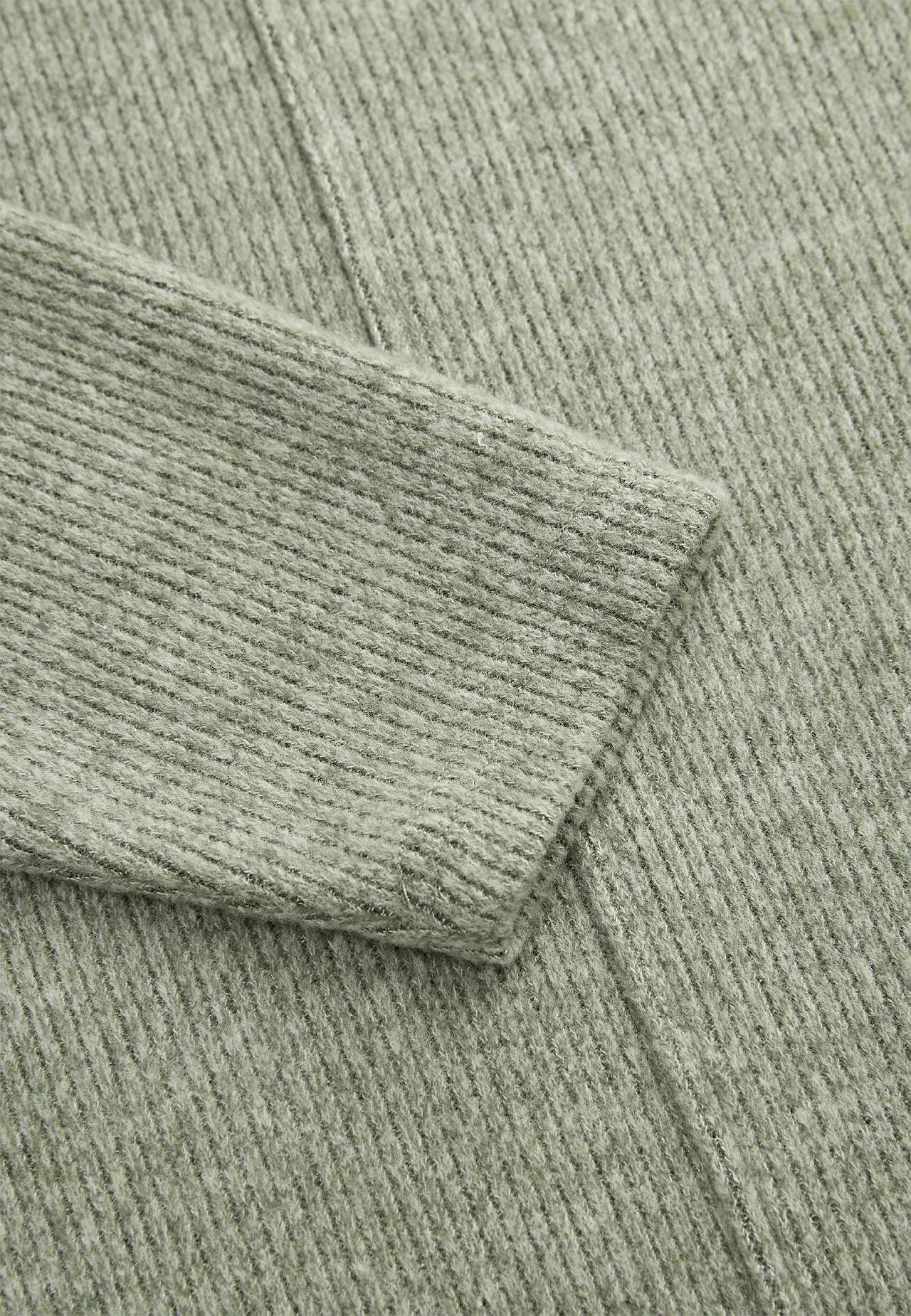 Supermyk genser med dekorativ midtsøm Beata