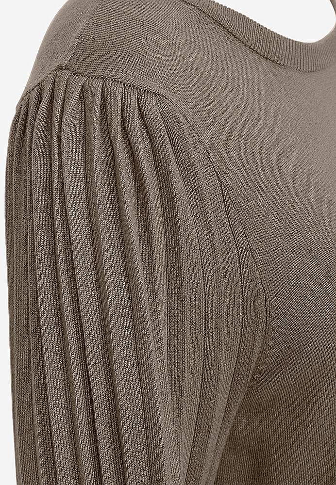 Finstrikket kjole med plisserte ermer