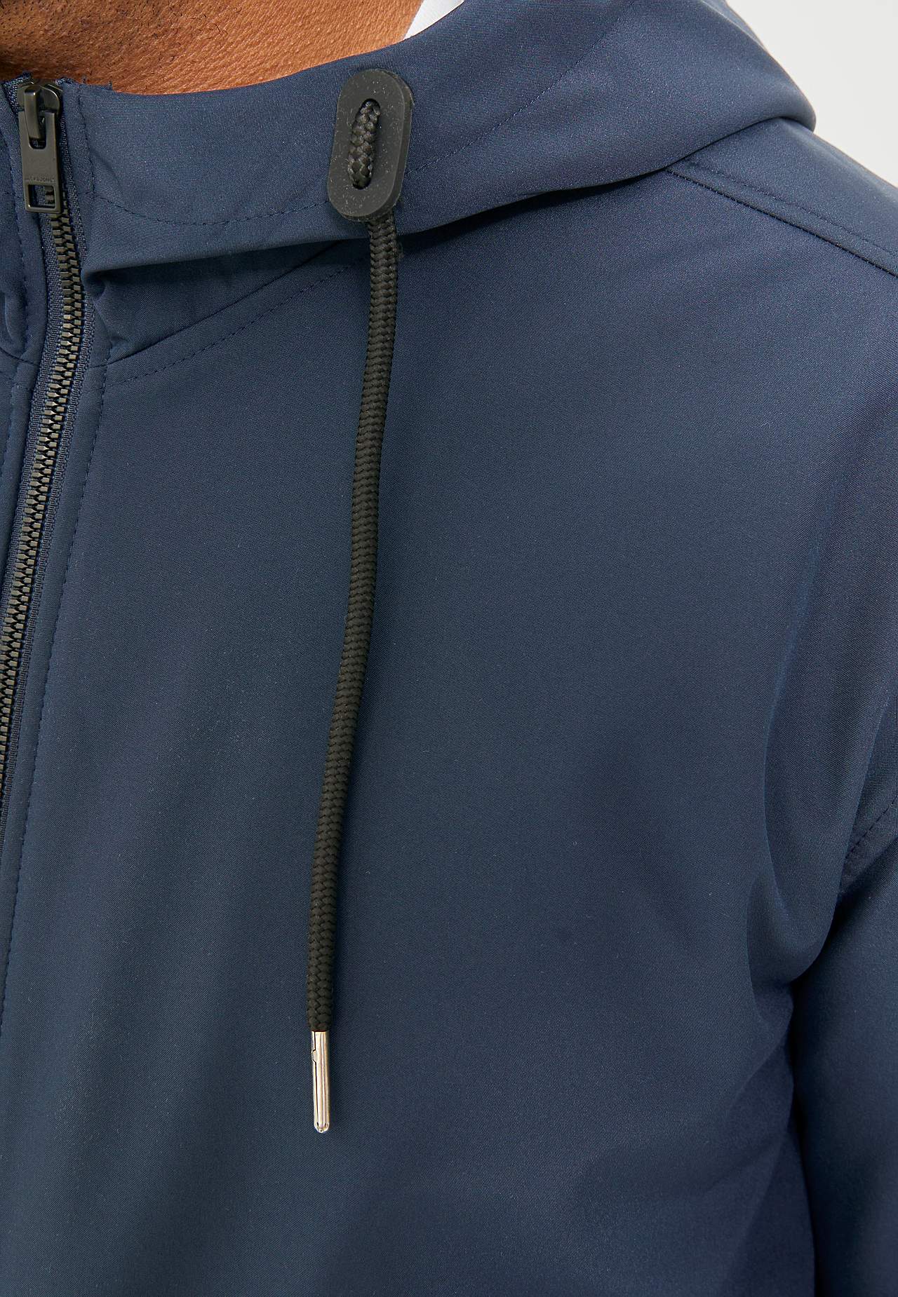 Vannavstøtende softshell jakke med hette