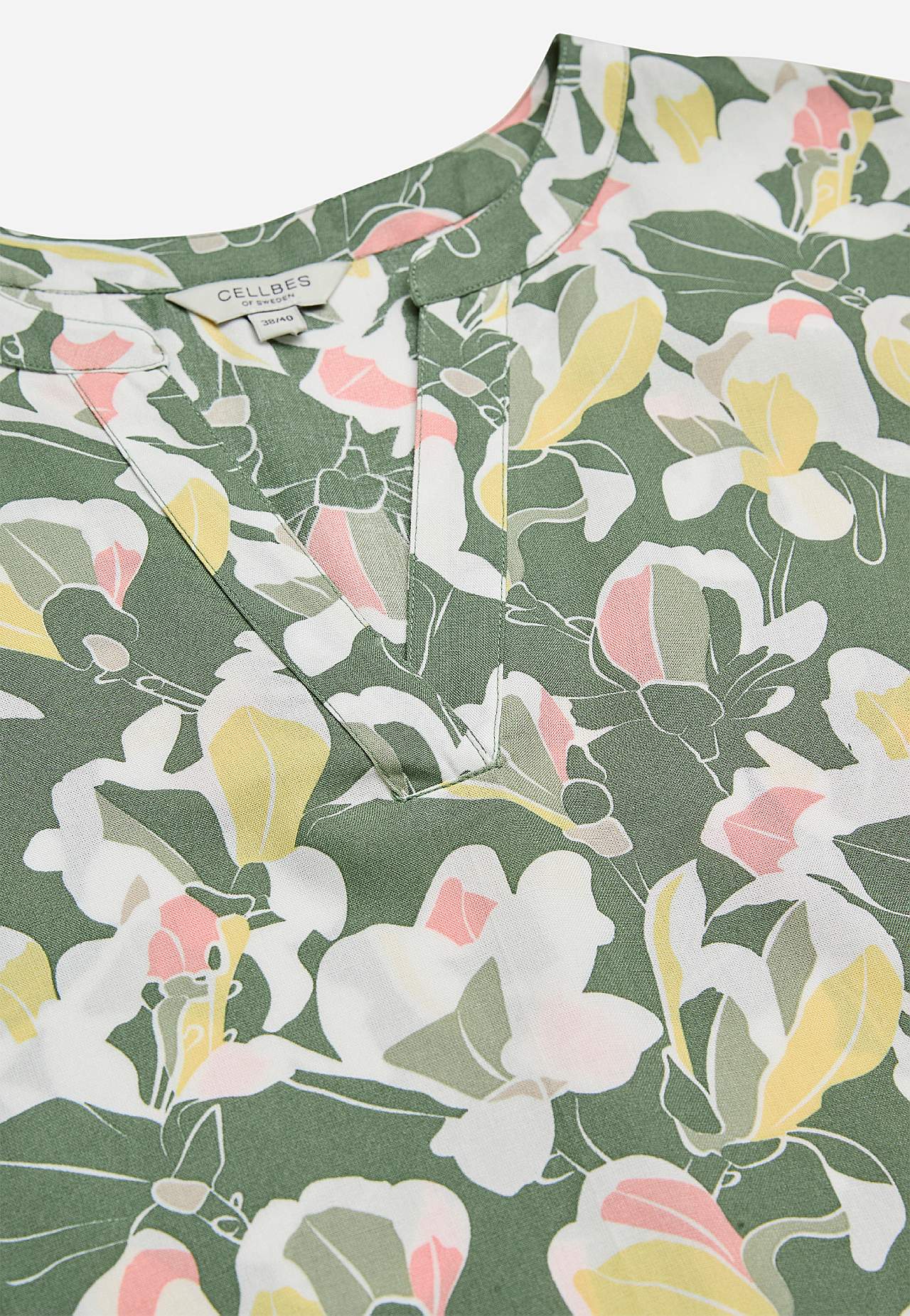 Viskosekjole med volang