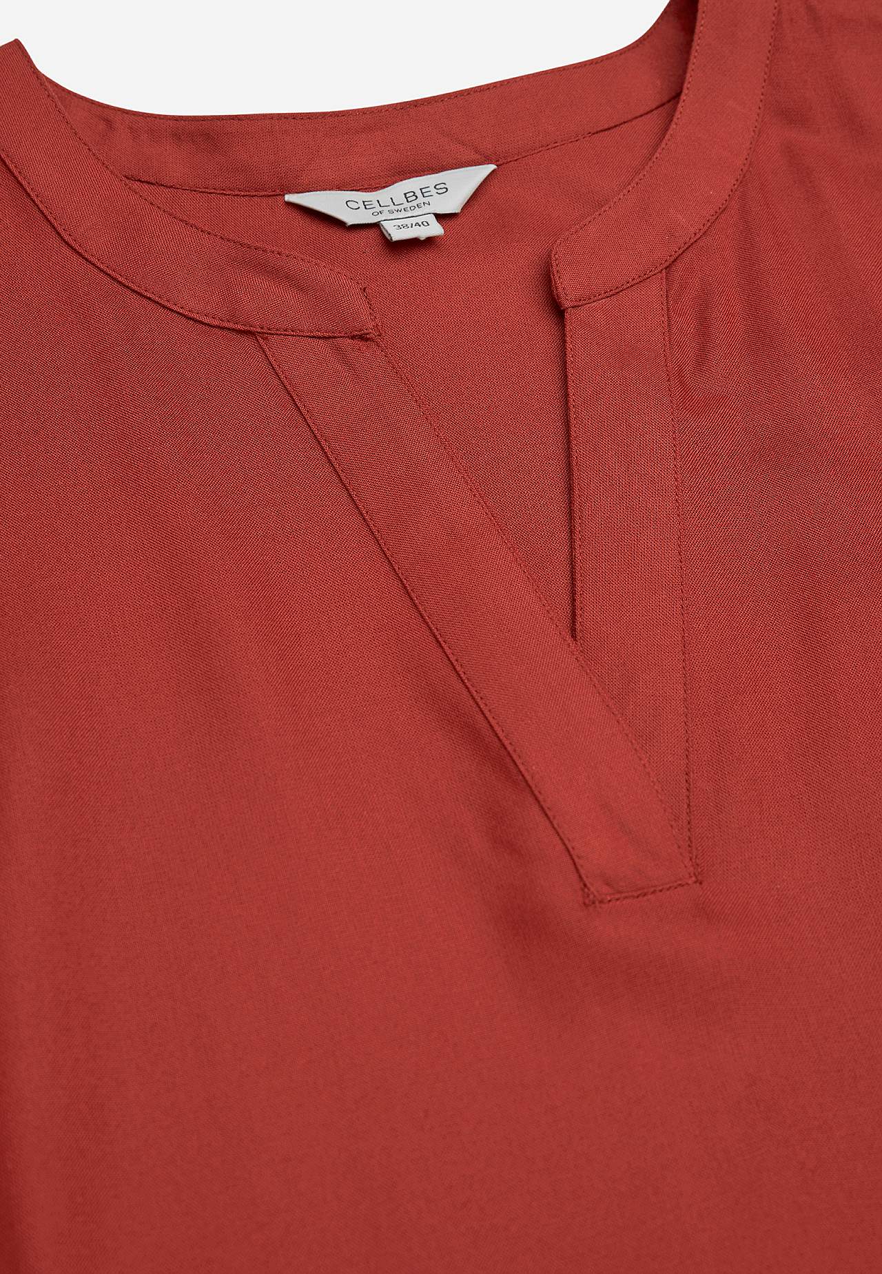 Viskosekjole med volang