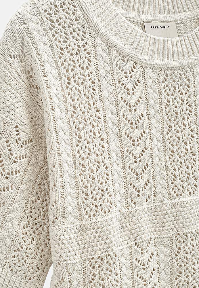 Strikket genser med hullmønster
