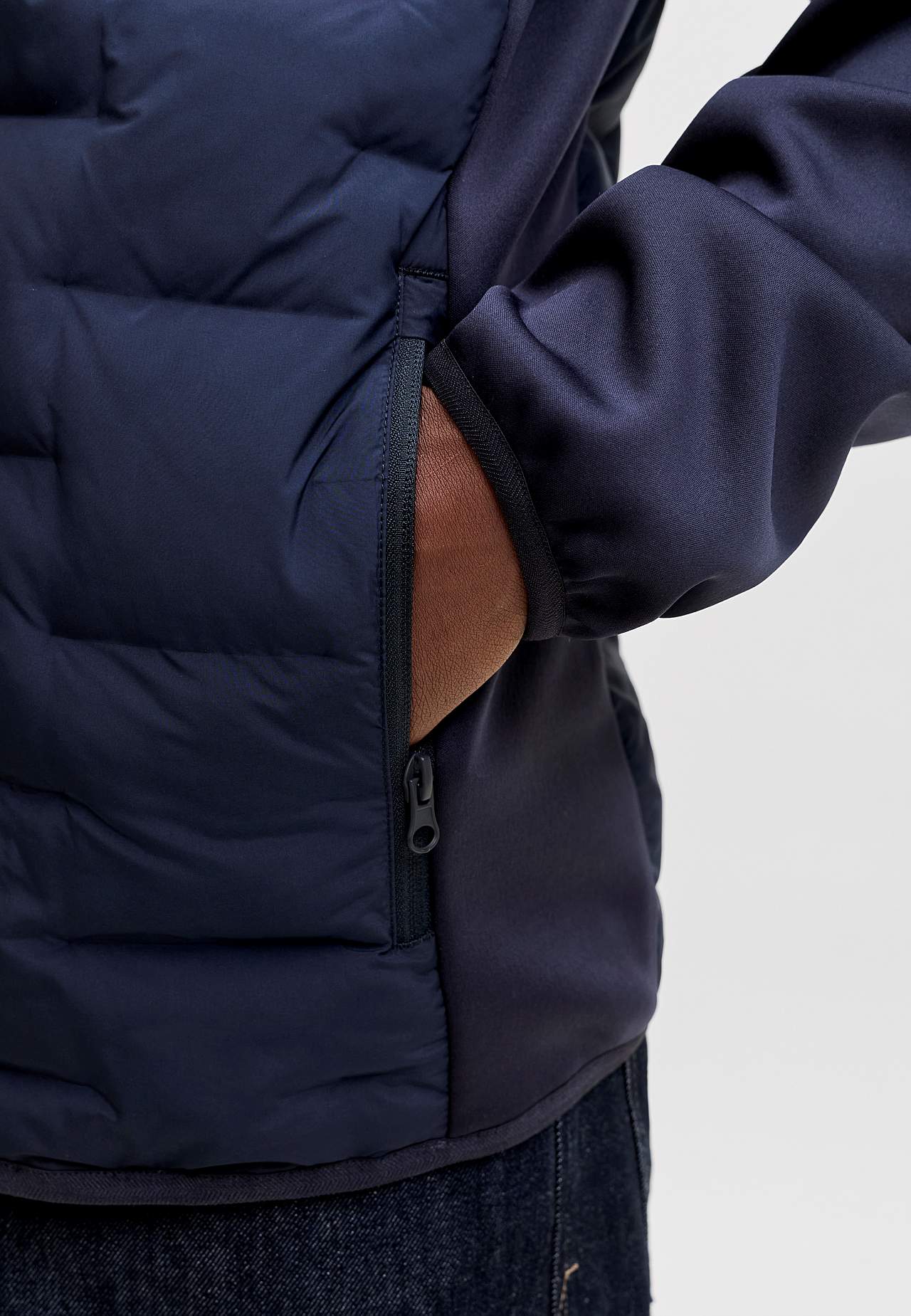 Hybridjakke med hette