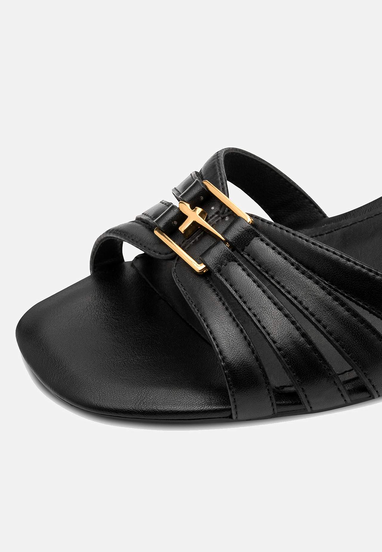 Skinnsandalette med metalldetaljer