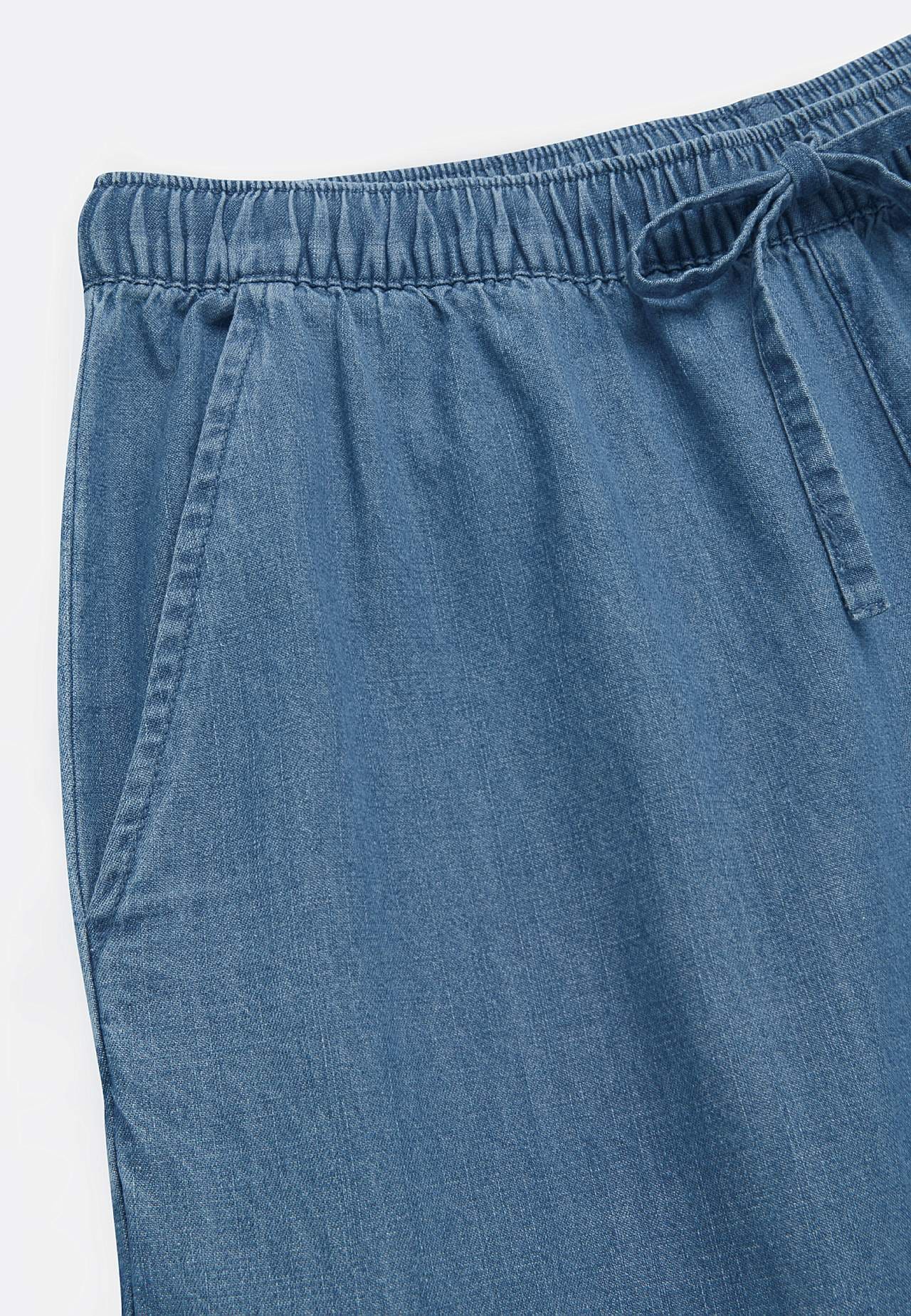 Bukse i lett denim med høy midje