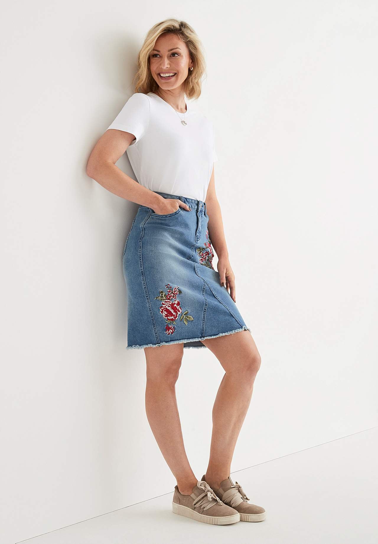 Denim skjørt med broderier