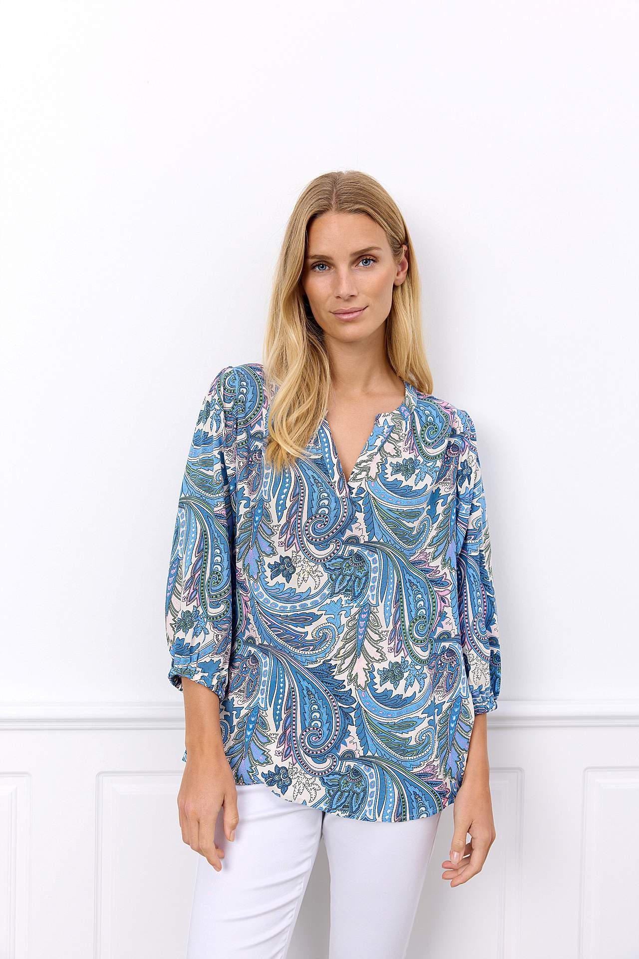 Bluse med et paisleymønster