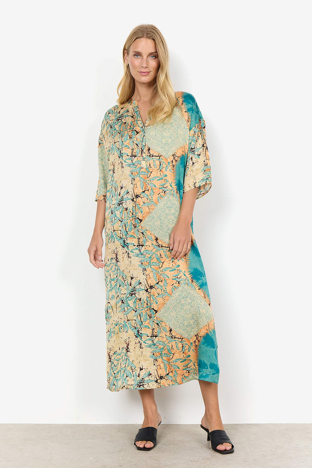 Mønstret satengkjole