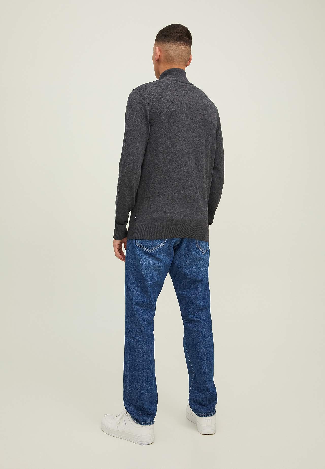 Finstrikket genser med glidelås