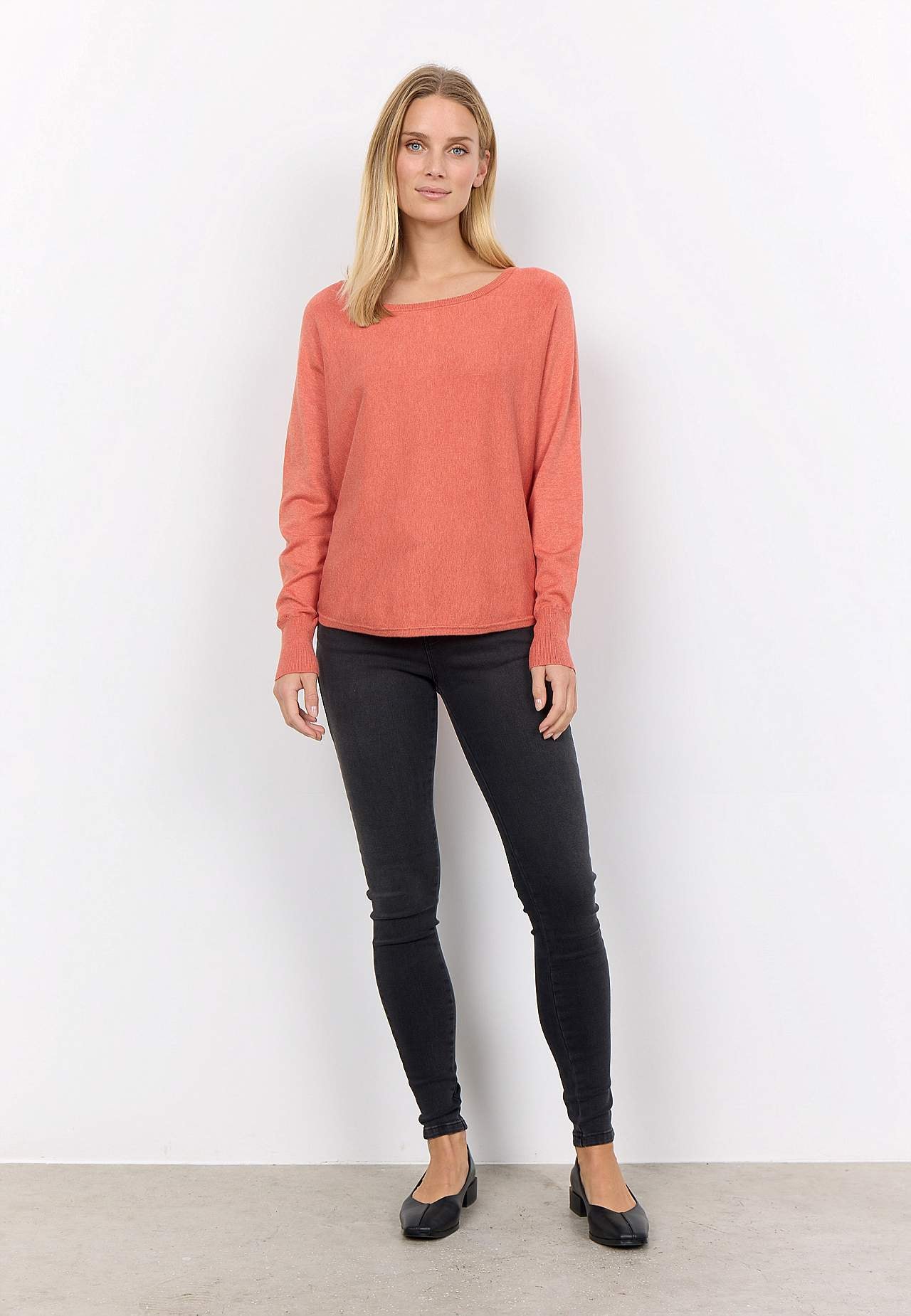 Finstrikket genser med knapper i ryggen Dollie