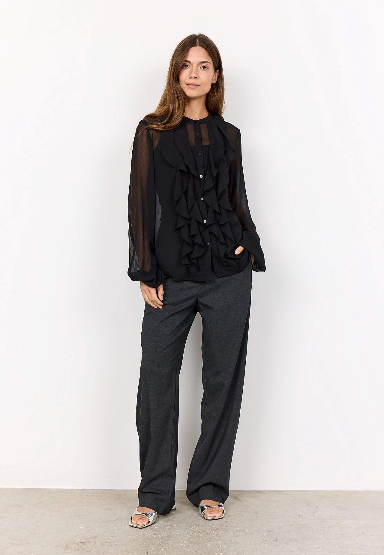 Chiffonbluse med volanger