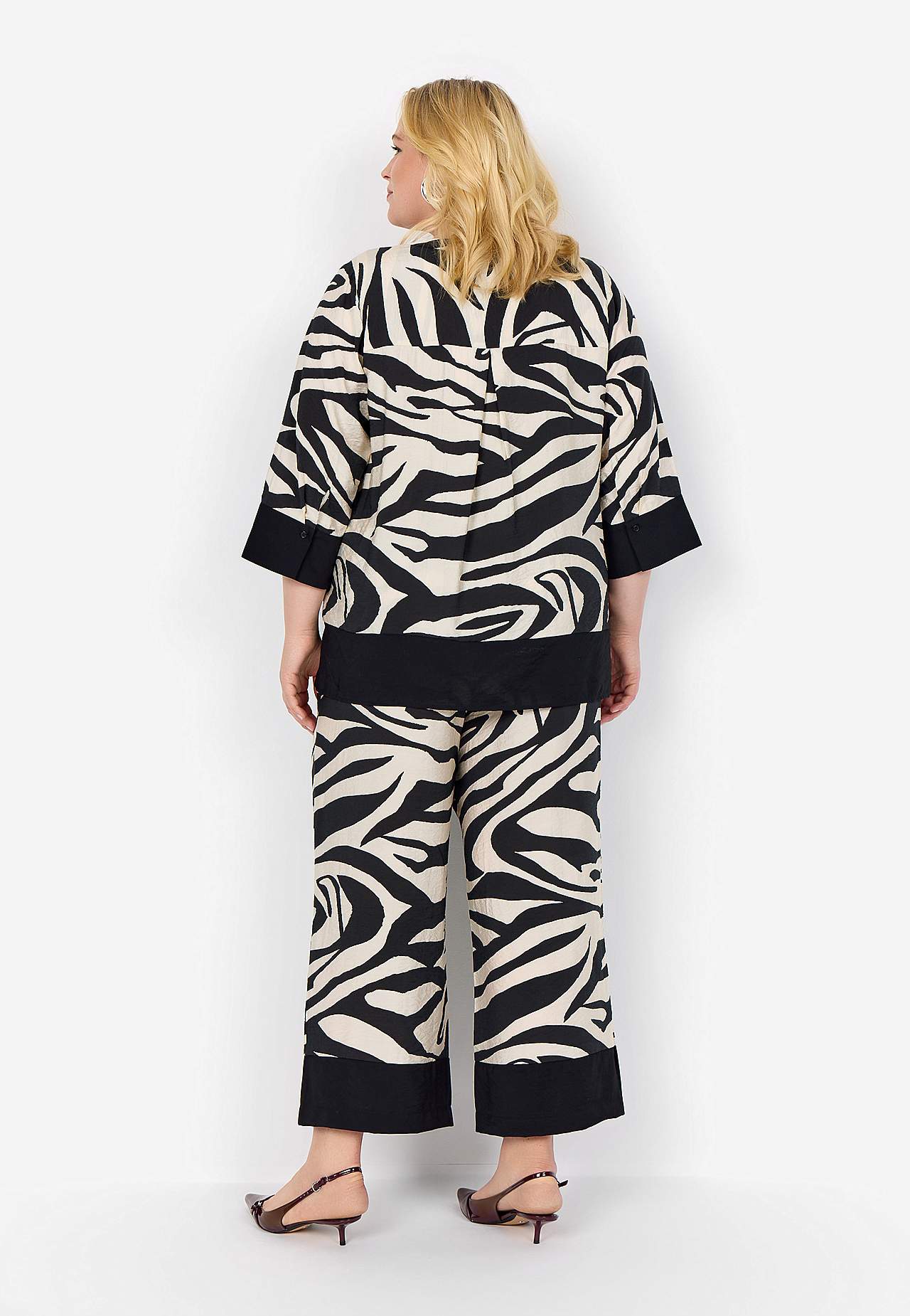 Bluse med zebramønster