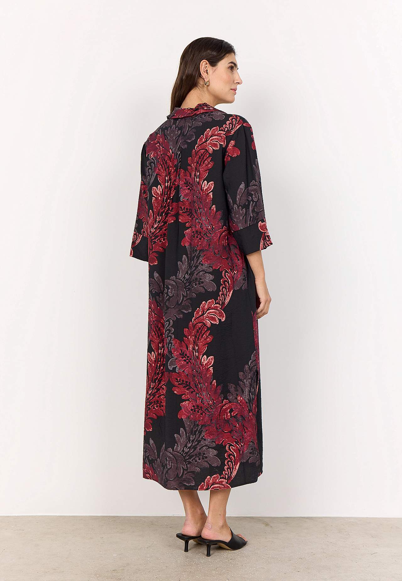 Vevet, mønstret kjole