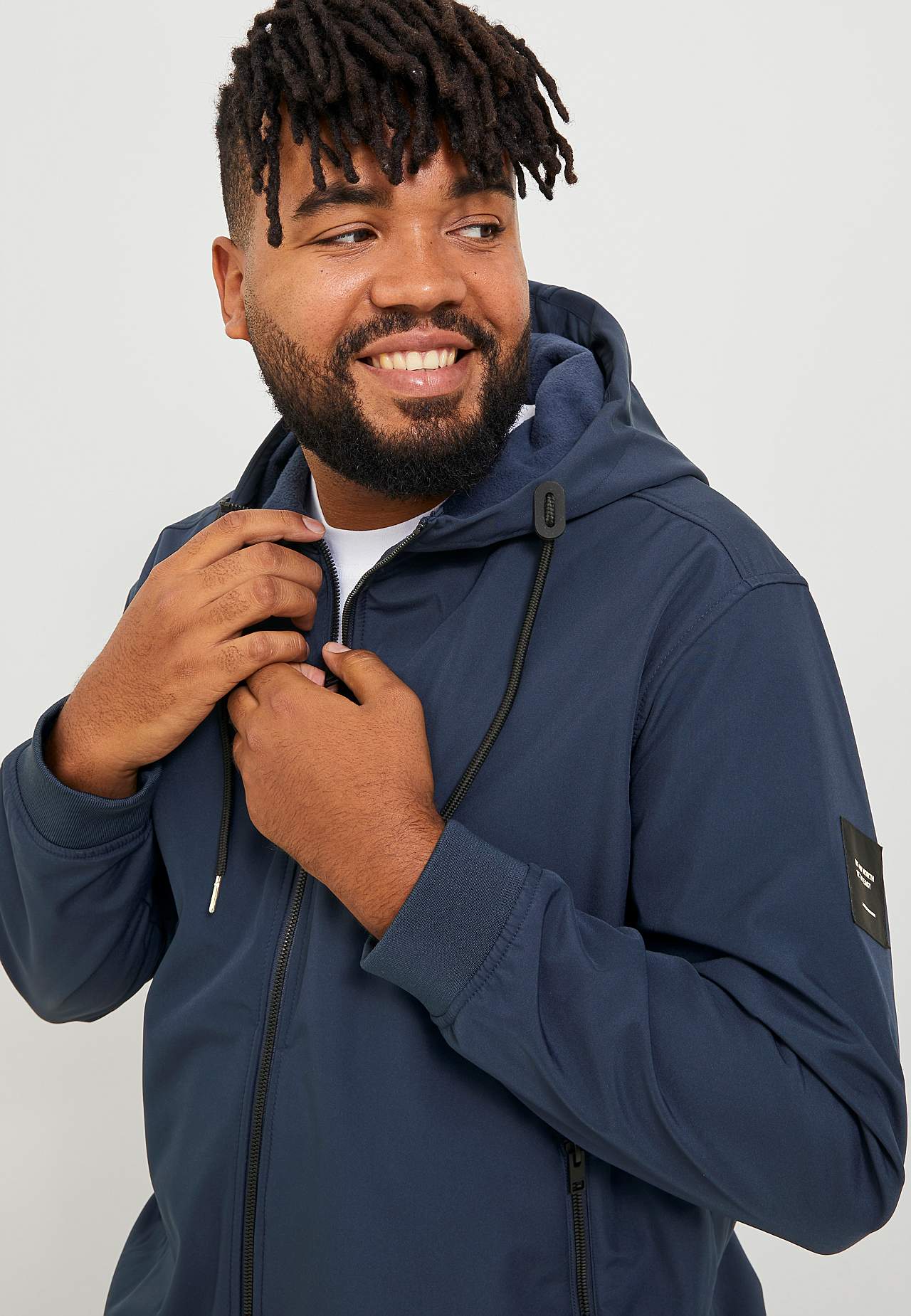 Vannavstøtende softshell jakke med hette