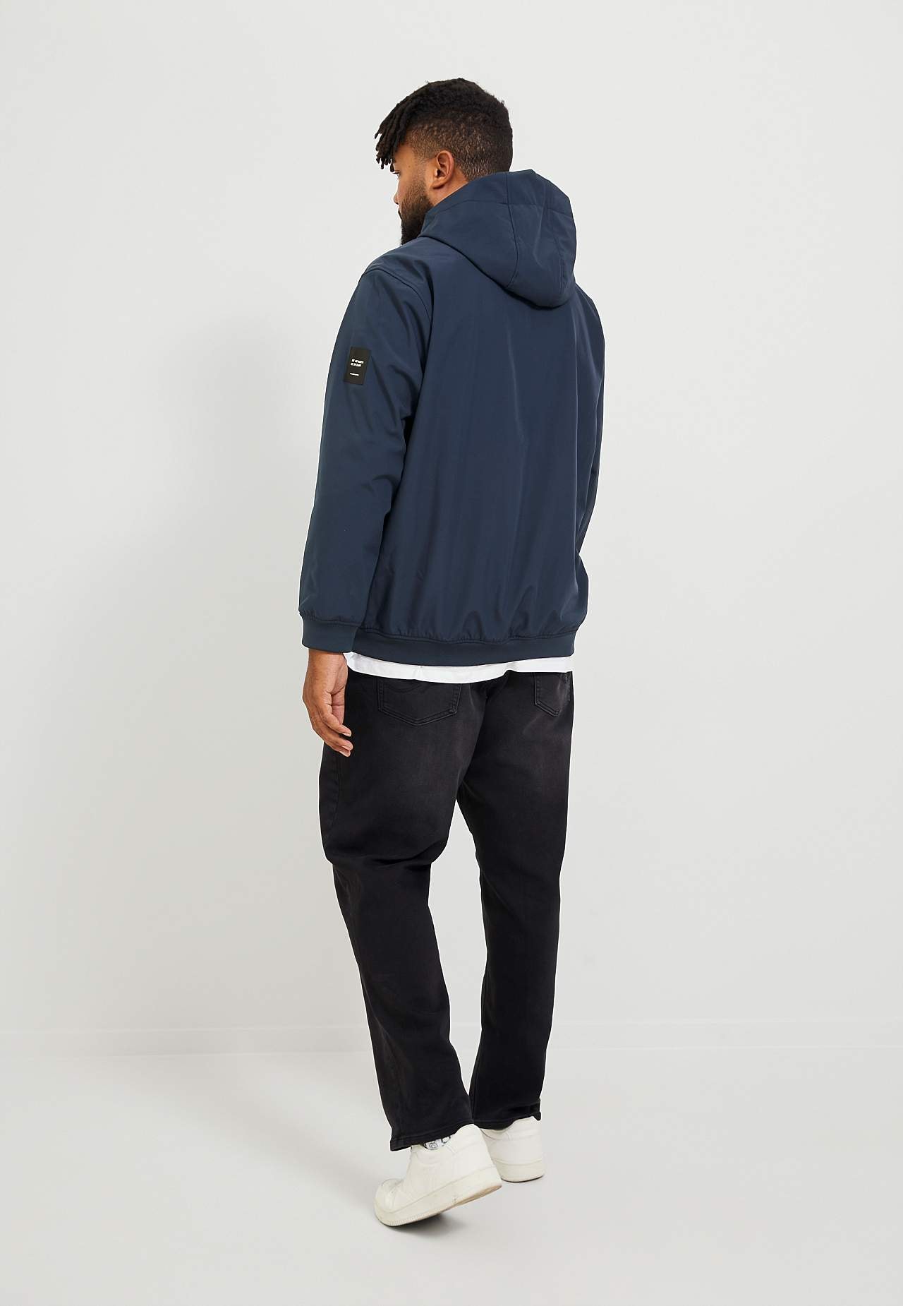 Vannavstøtende softshell jakke med hette