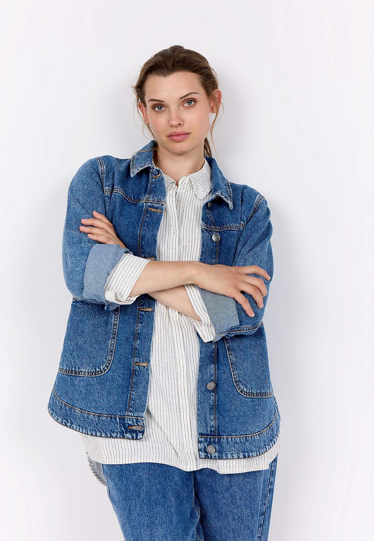 Lang denimjakke med store frontlommer