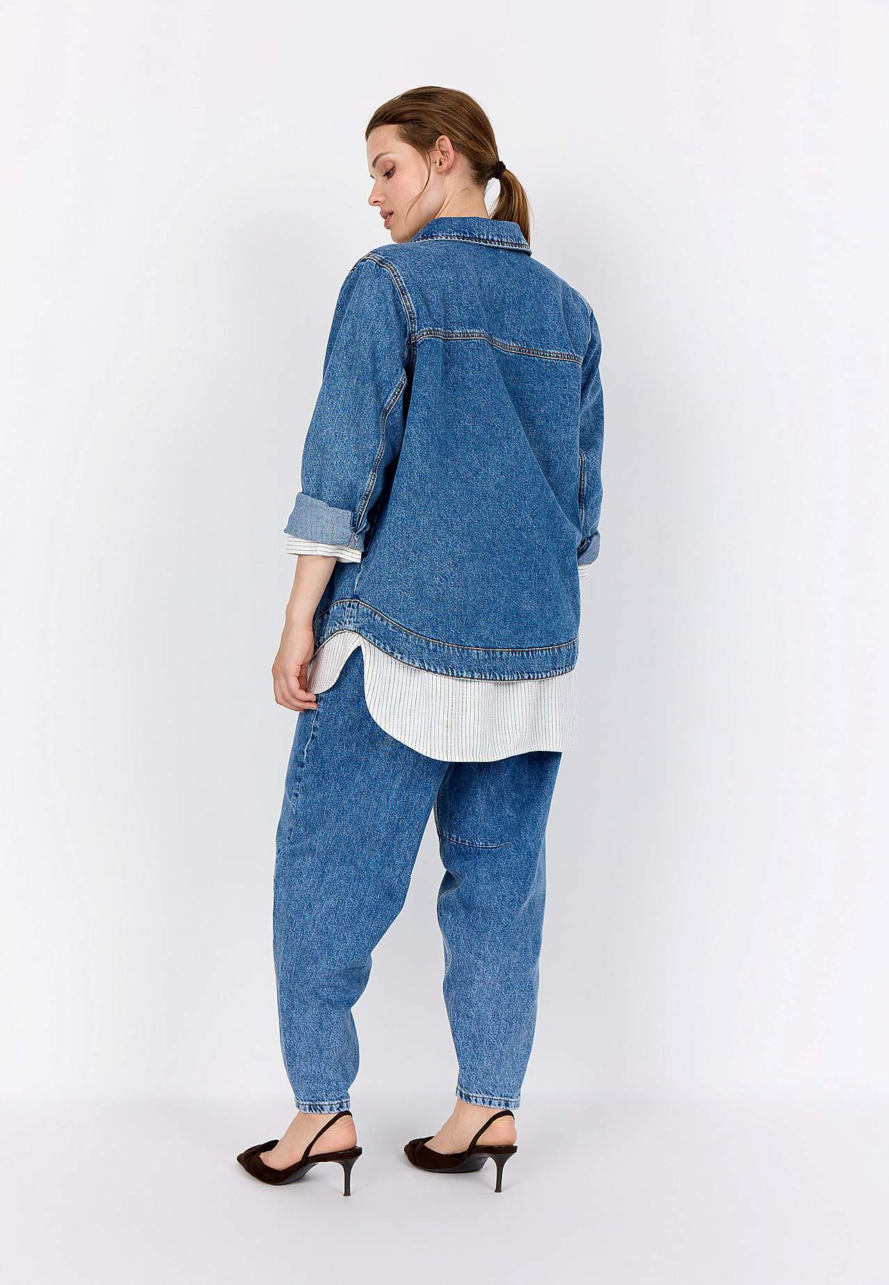 Lang denimjakke med store frontlommer