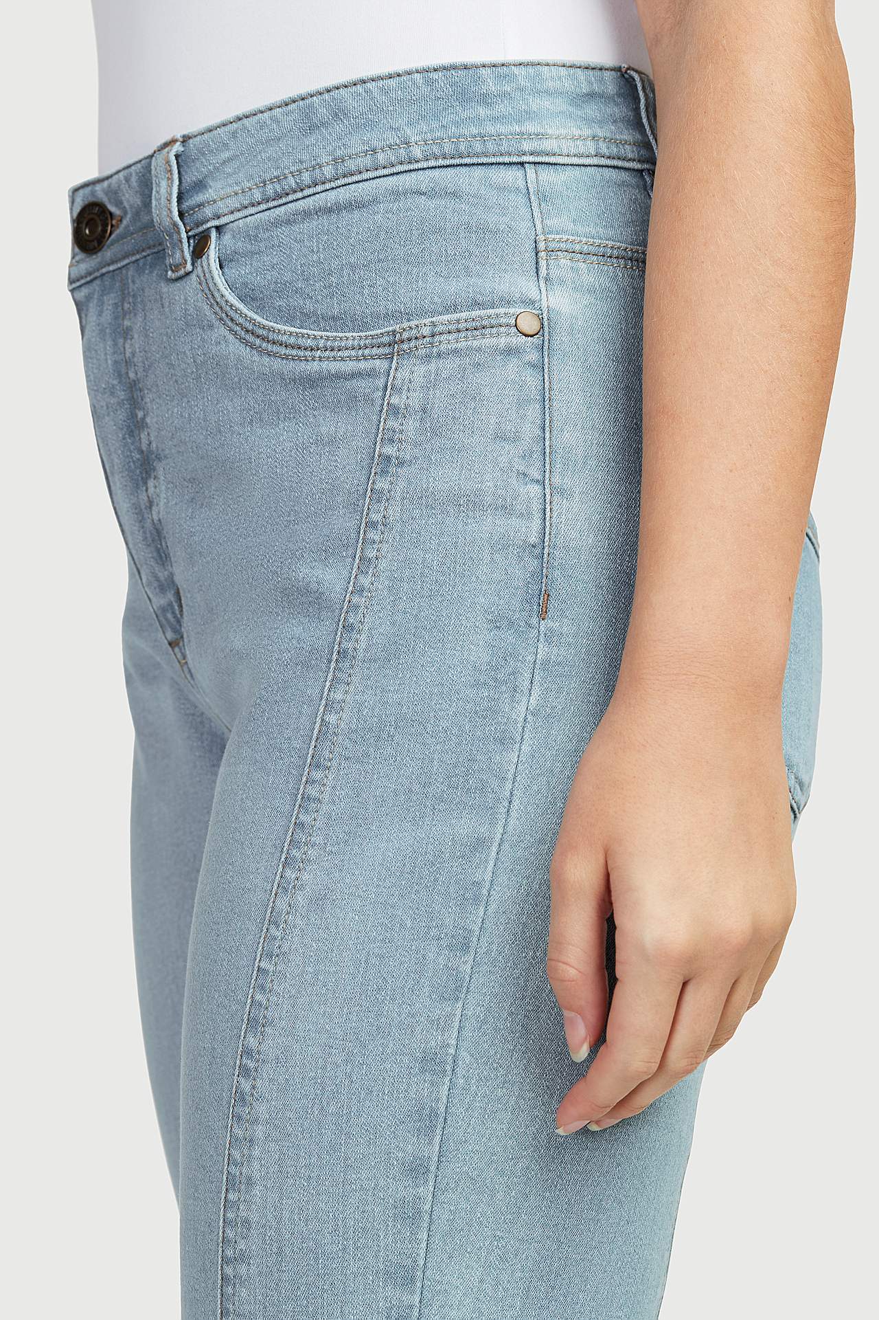 Caprijeans med design med fem lommer