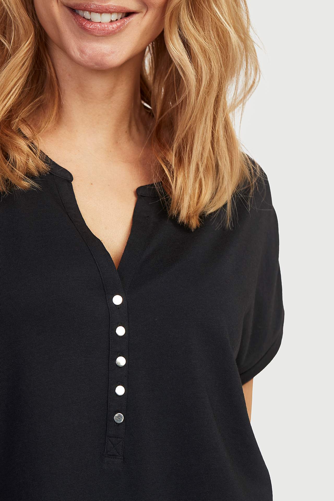 Jerseytopp med metalliske knapper