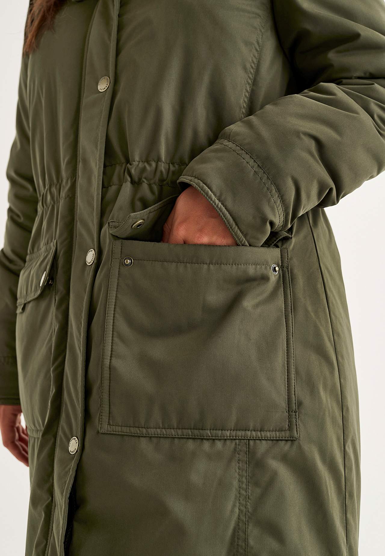 Parkas med fôret med lo hette