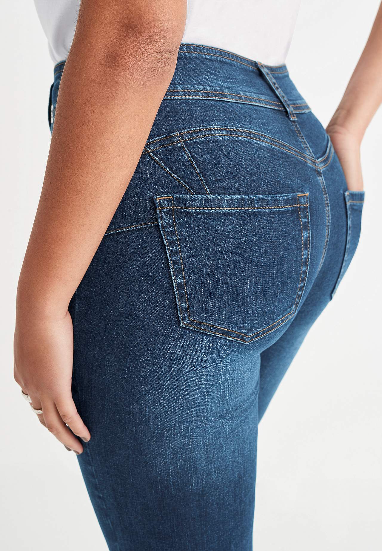 Stretchy caprijeans med shaping-effekt
