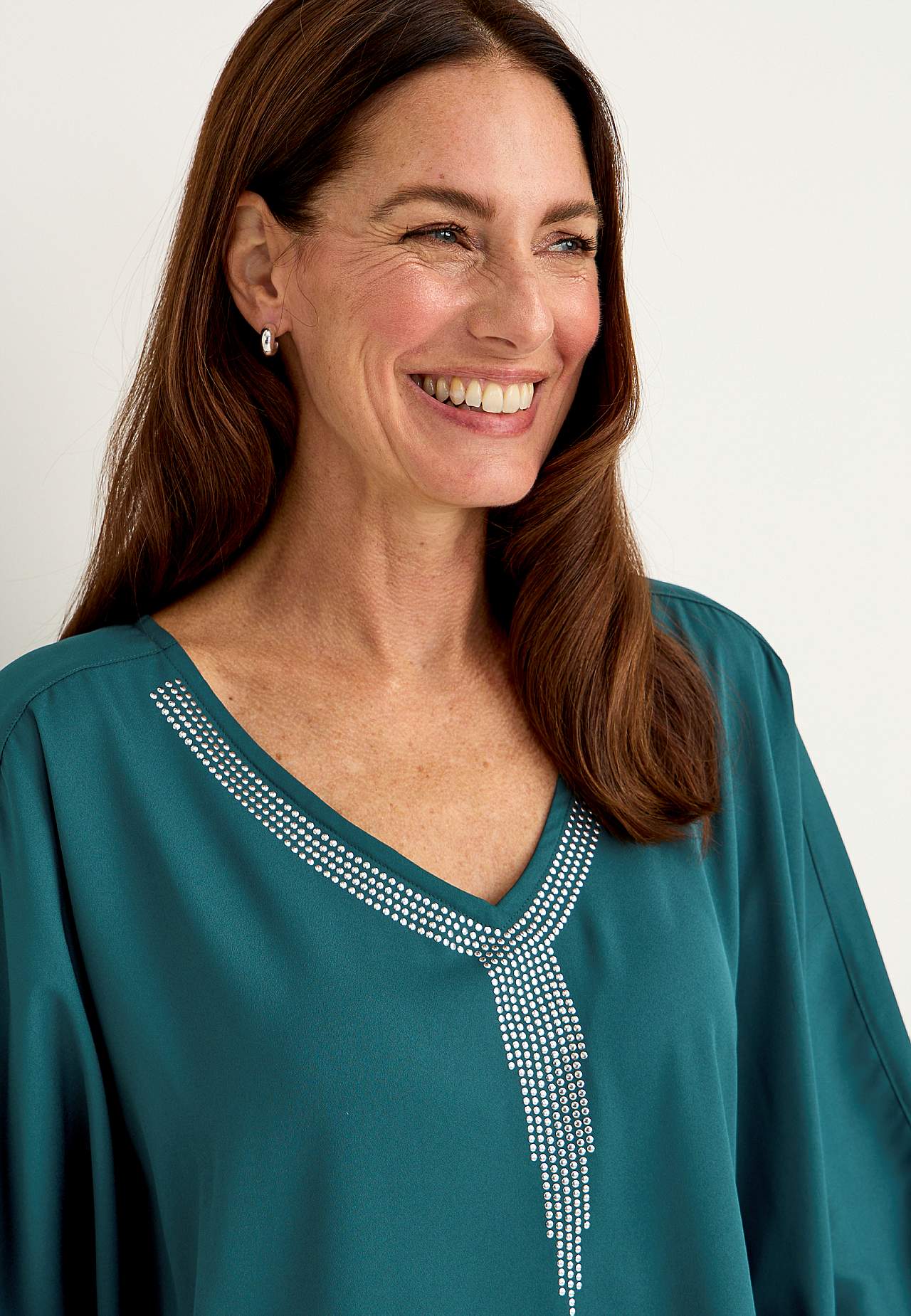 Festbluse med stiftdetaljer